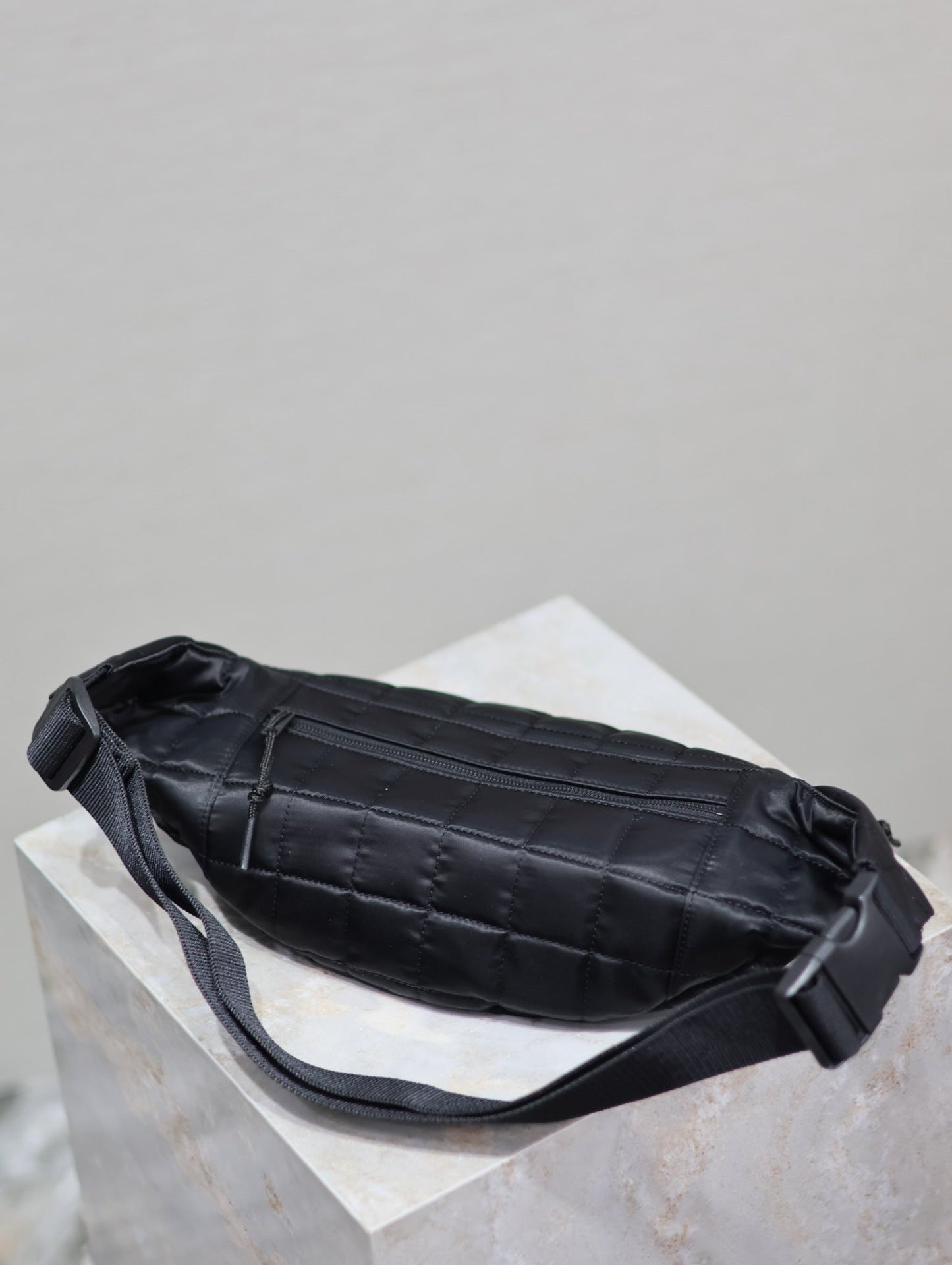 CROSSBODY BAG 24 IN BLACK PLAID NYLON mysite