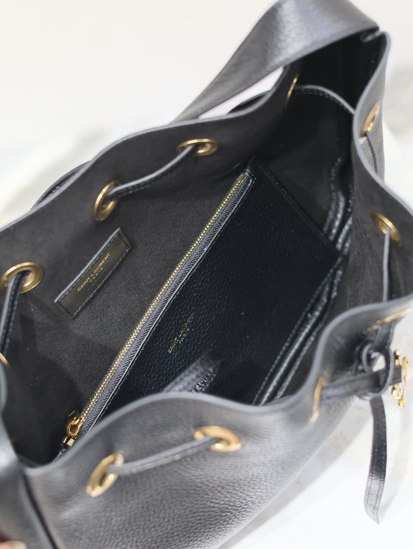 PARIS VII SMALL HOBO 30 IN BLACK GRAINED LEATHER GOLD HARDWARE mysite