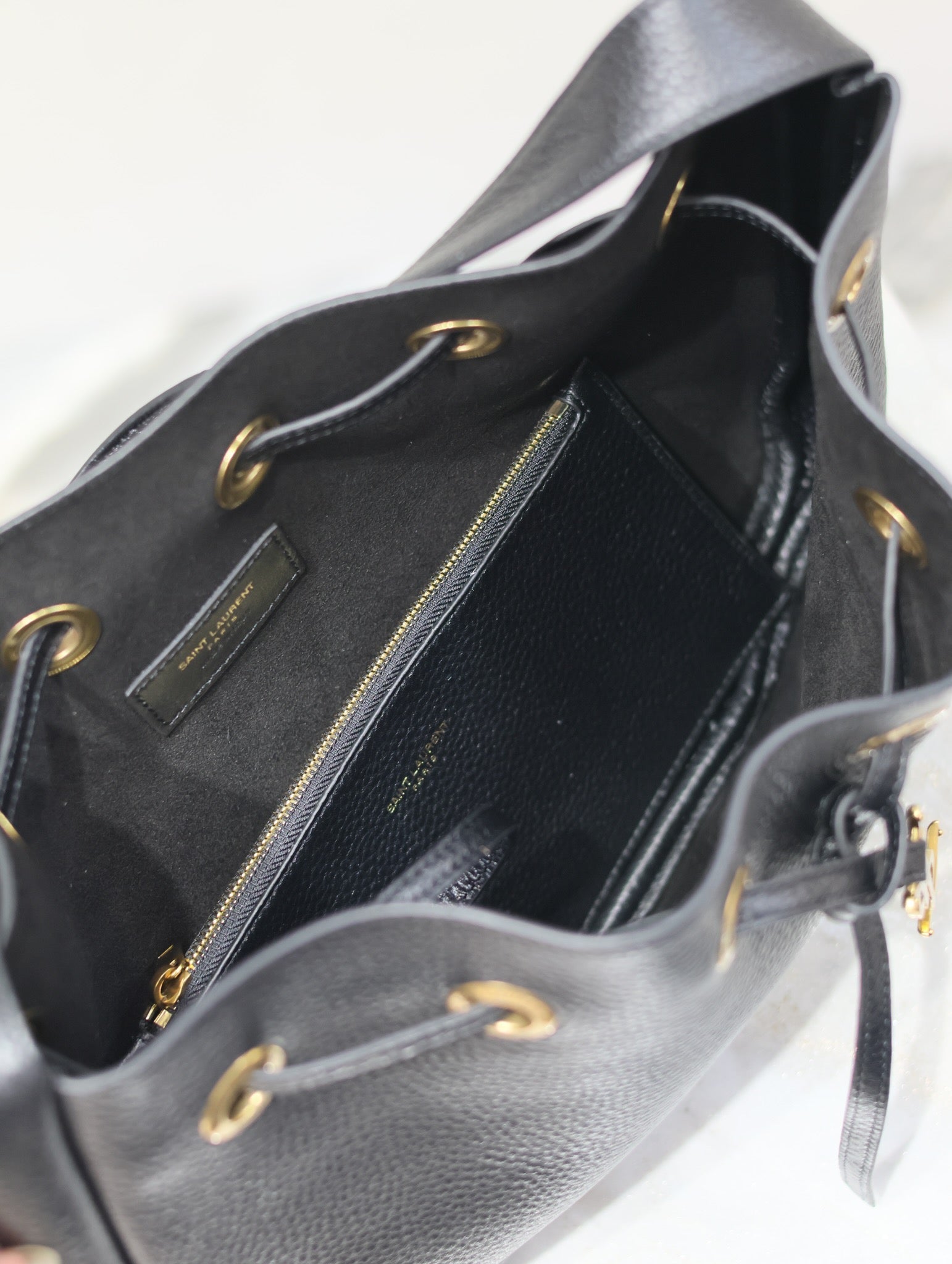 PARIS VII SMALL HOBO 30 IN BLACK GRAINED LEATHER GOLD HARDWARE mysite