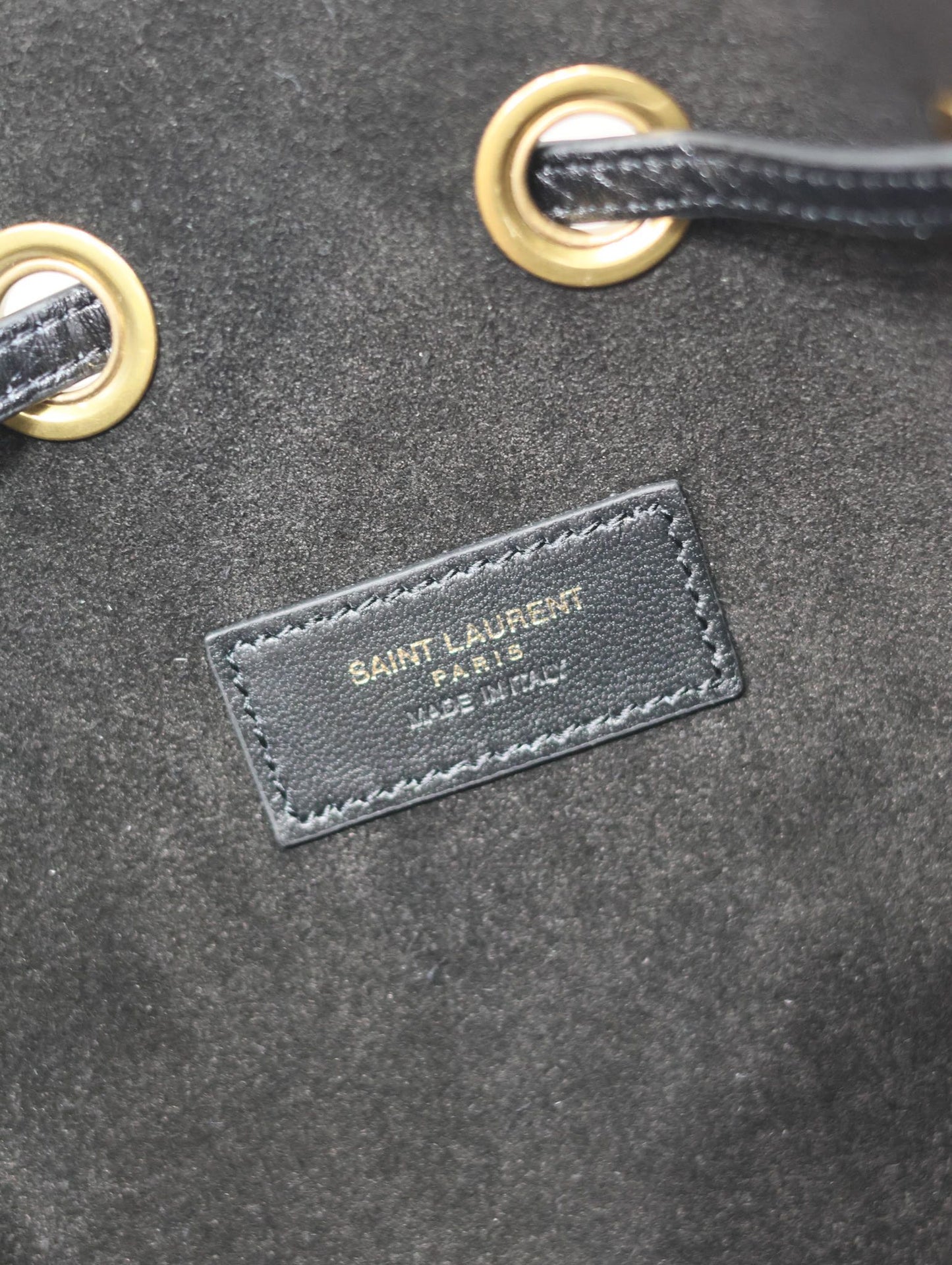 PARIS VII SMALL HOBO 30 IN BLACK GRAINED LEATHER GOLD HARDWARE mysite