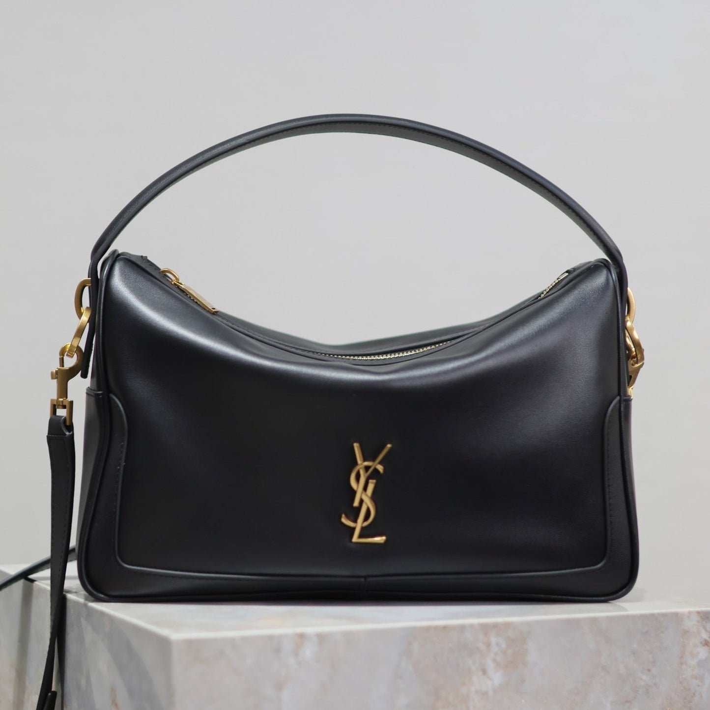 CAMERA SUPPLE BAG 28 IN BLACK SMOOTH LAMBSKIN GOLD HARDWARE mysite