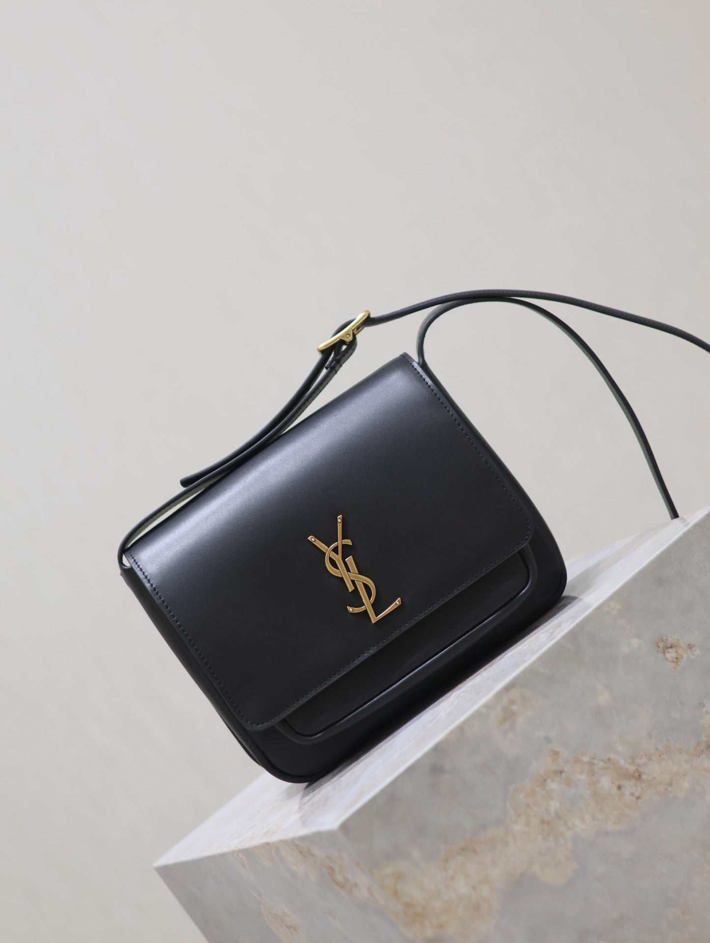 NIKI BABY 22 IN BLACK CALFSKIN GOLD LOGO mysite