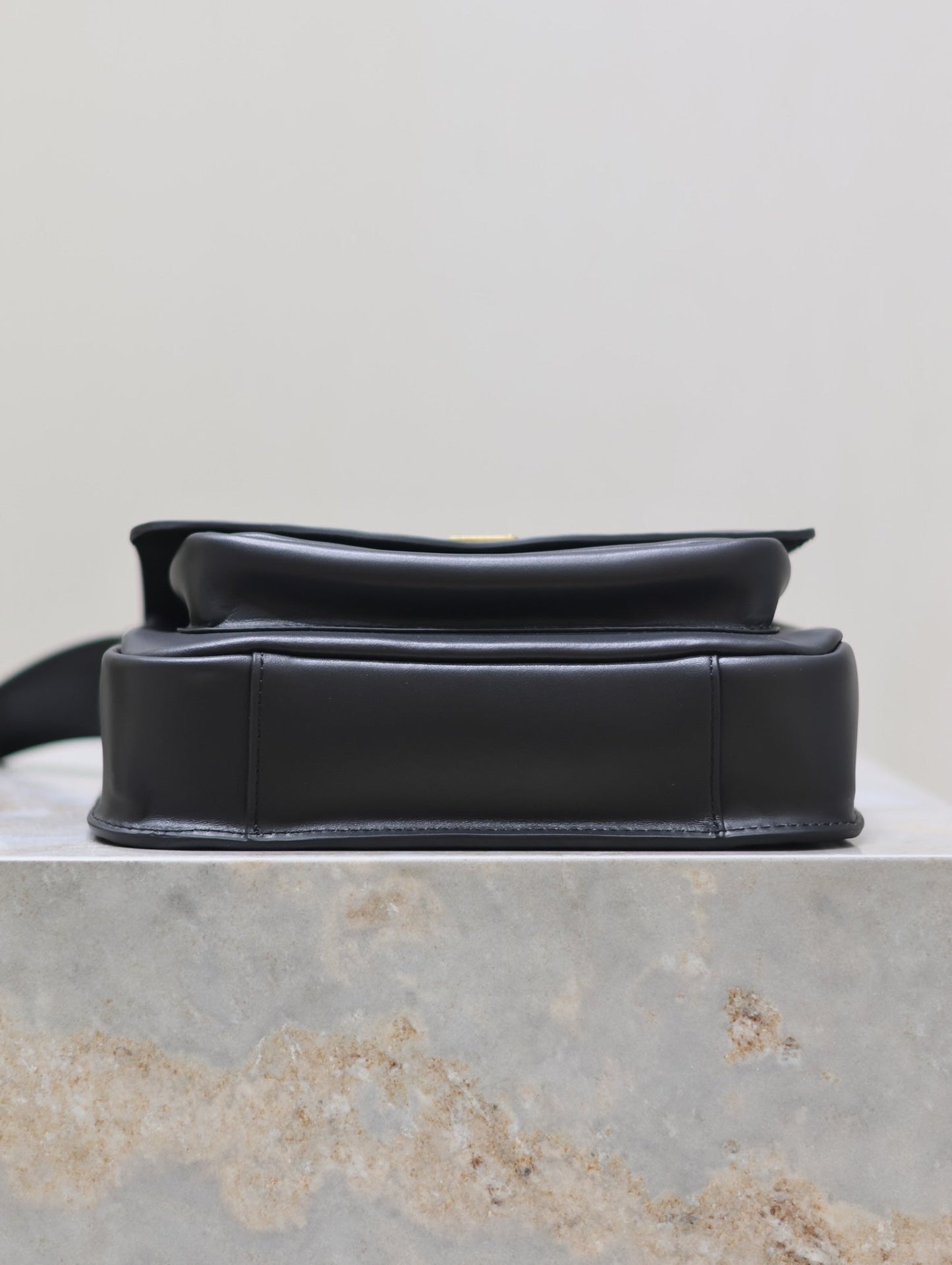 NIKI BABY 22 IN BLACK CALFSKIN GOLD LOGO mysite