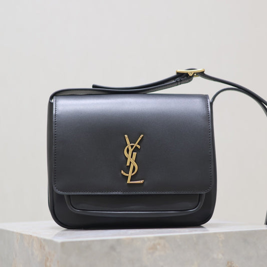 NIKI BABY 22 IN BLACK CALFSKIN GOLD LOGO mysite