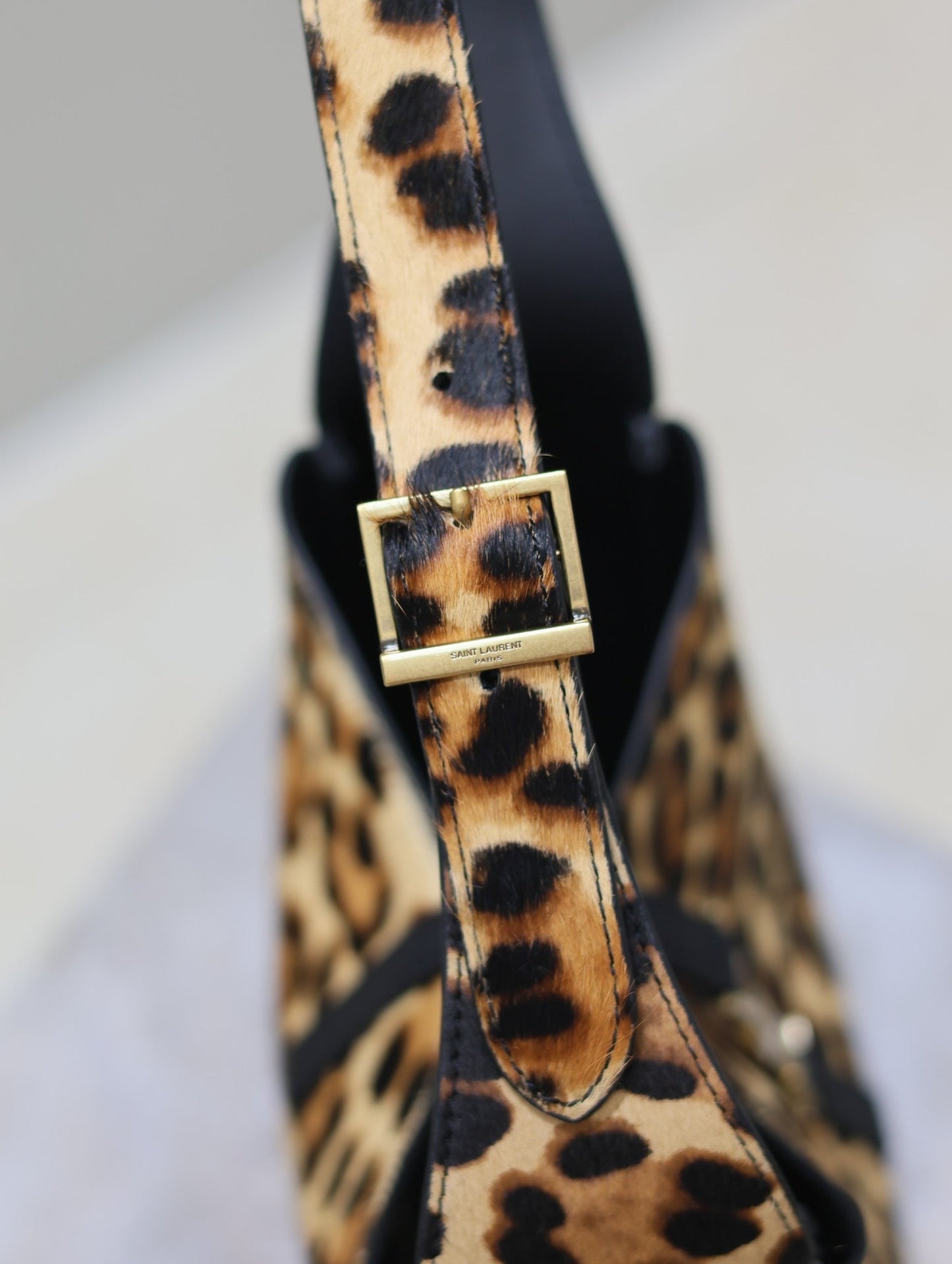LE 5 À 7 SMALL SUPPLE 23 IN LEOPARD PRINT CALFSKIN mysite