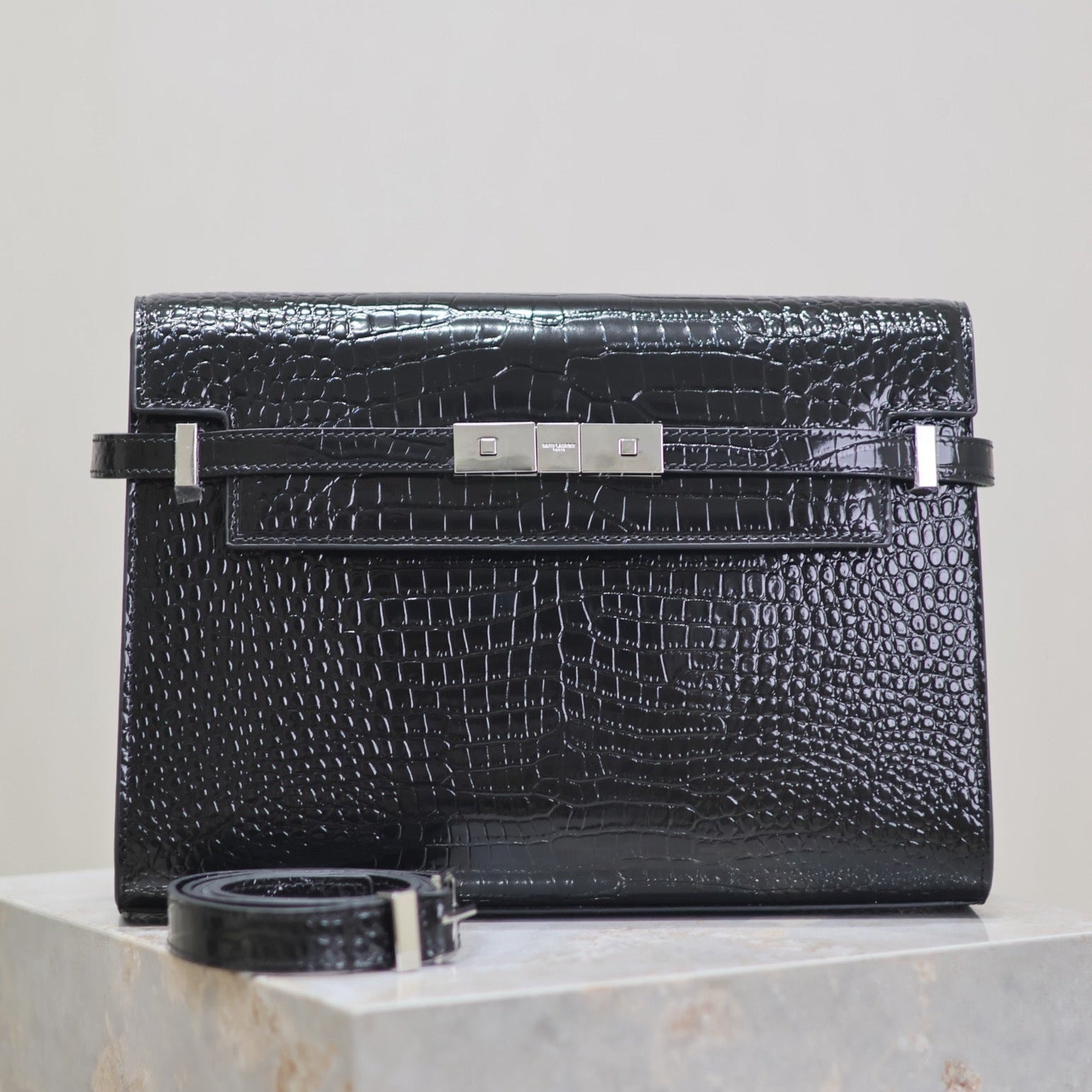 MANHATTAN MEDIUM 29 IN BLACK CROCODILE-EMBOSSED CALFSKIN SILVER BUCKLE mysite