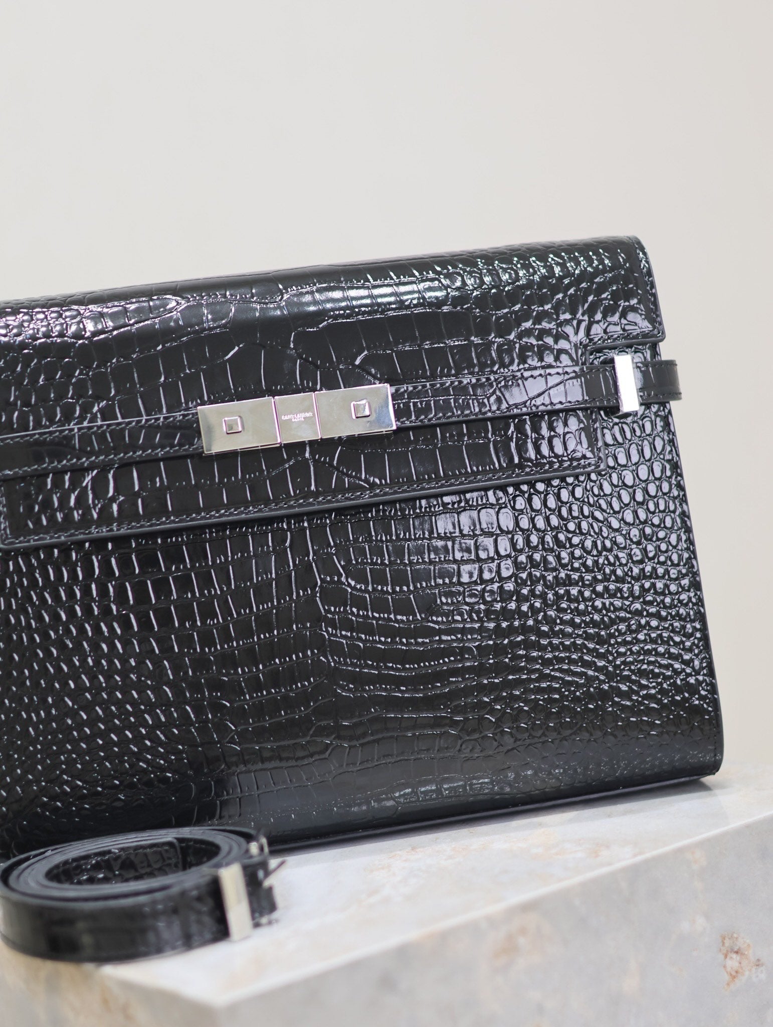 MANHATTAN MEDIUM 29 IN BLACK CROCODILE-EMBOSSED CALFSKIN SILVER BUCKLE mysite