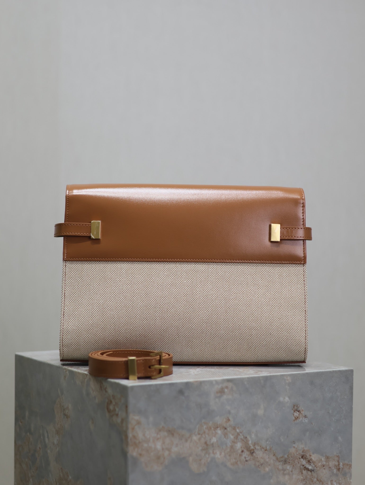 MANHATTAN MEDIUM 29 IN WHITE CANVAS AND BROWN CALFSKIN GOLD BUCKLE mysite