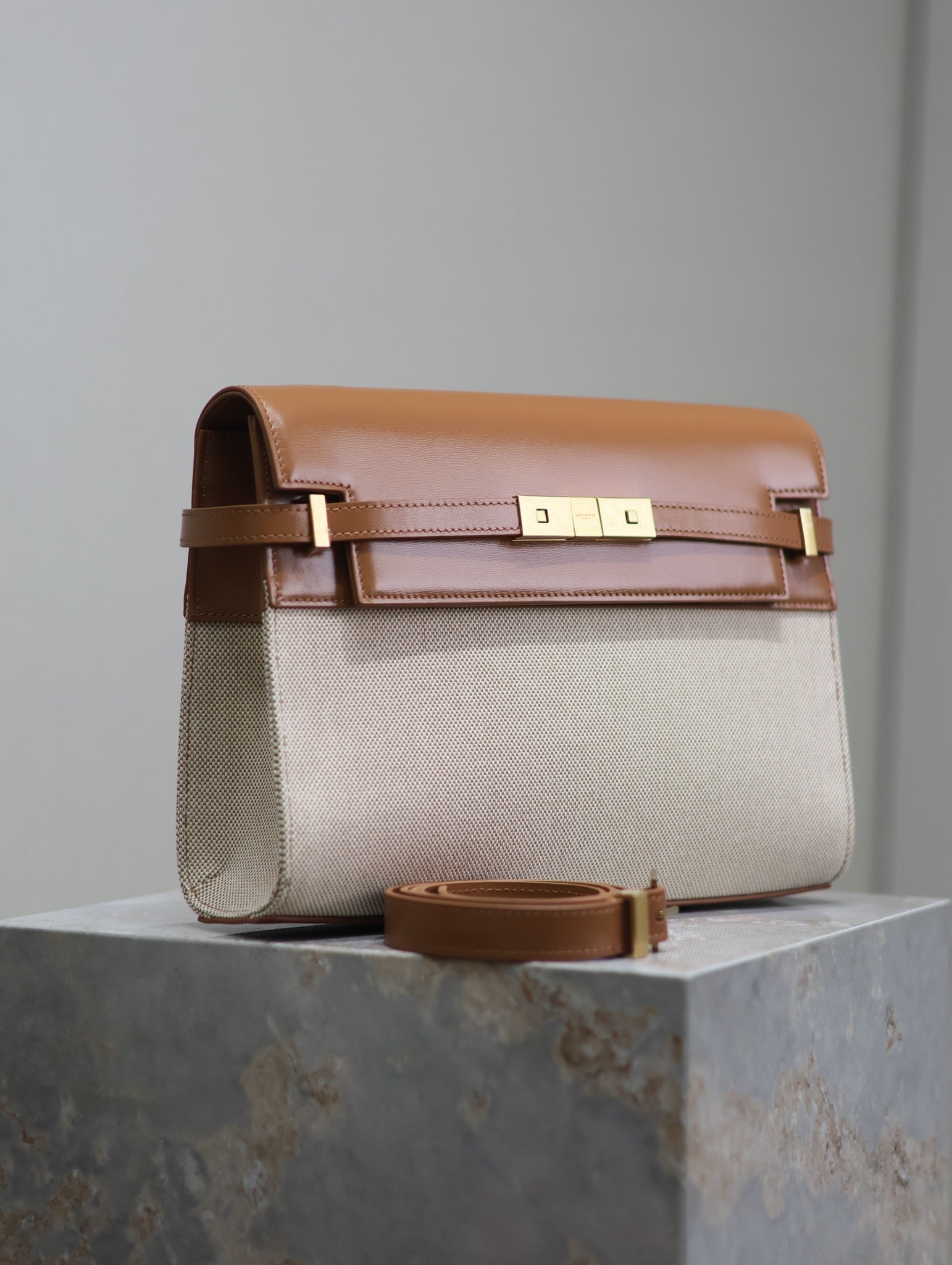 MANHATTAN MEDIUM 29 IN WHITE CANVAS AND BROWN CALFSKIN GOLD BUCKLE mysite