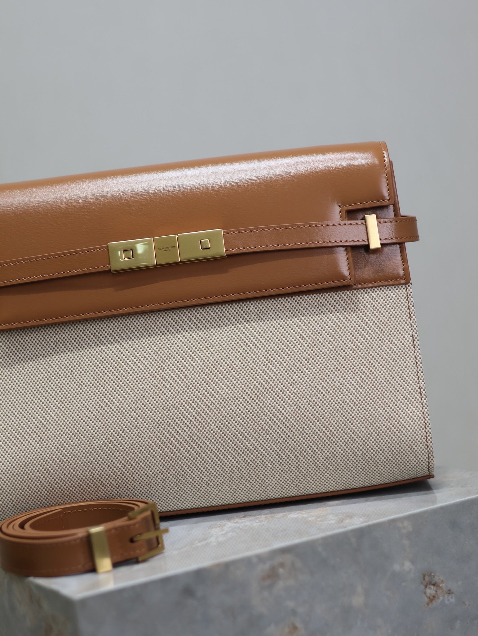 MANHATTAN MEDIUM 29 IN WHITE CANVAS AND BROWN CALFSKIN GOLD BUCKLE mysite