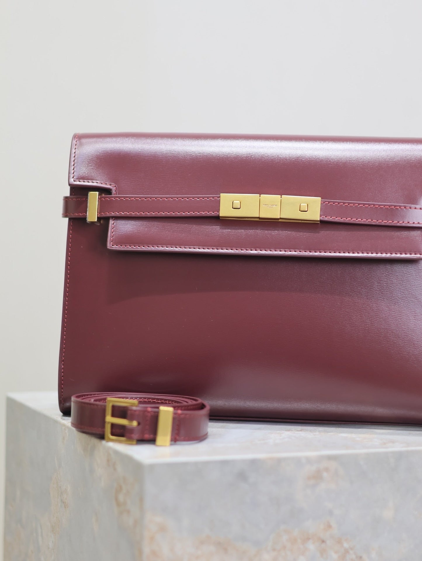 MANHATTAN MEDIUM 29 IN WINE RED SMOOTH CALFSKIN GOLD BUCKLE mysite