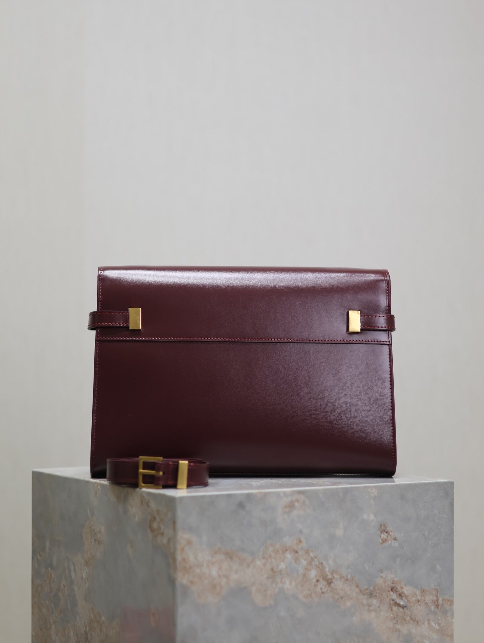 MANHATTAN MEDIUM 29 IN WINE RED SMOOTH CALFSKIN GOLD BUCKLE mysite