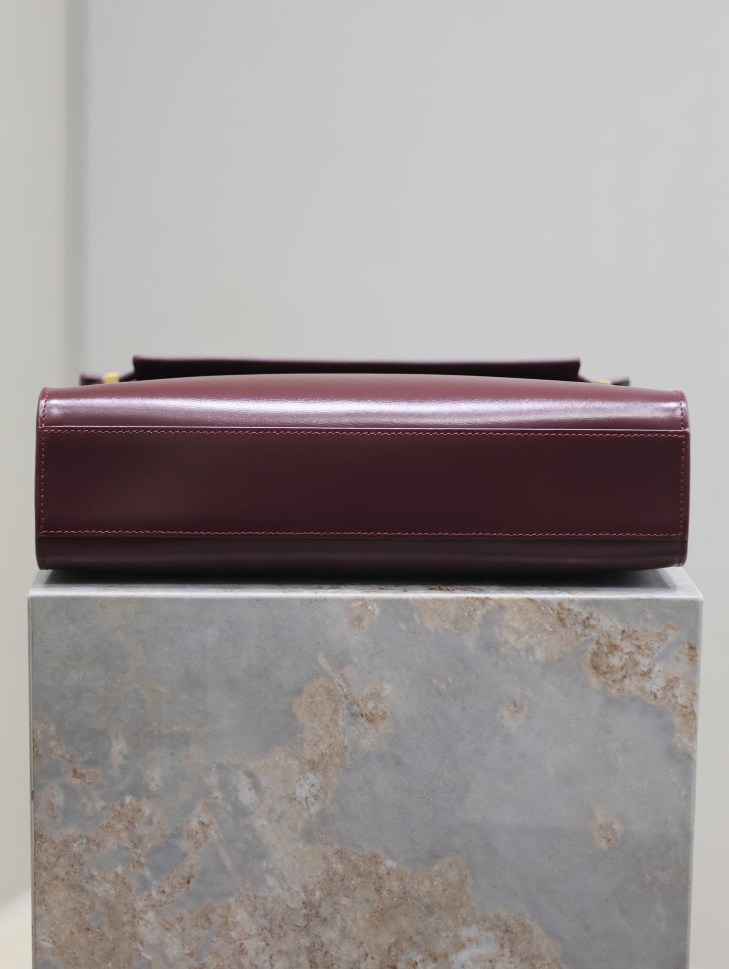 MANHATTAN MEDIUM 29 IN WINE RED SMOOTH CALFSKIN GOLD BUCKLE mysite