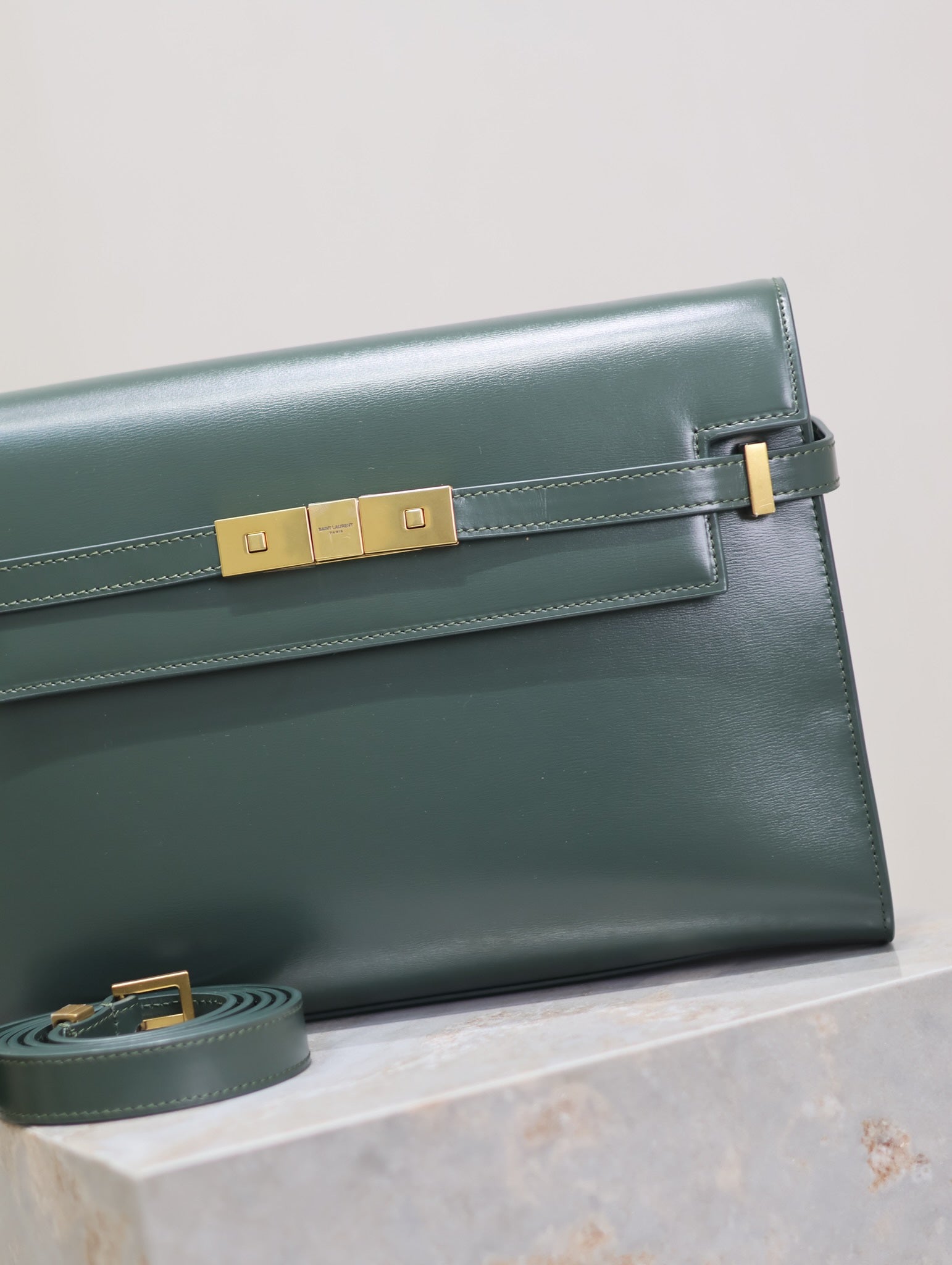 MANHATTAN MEDIUM 29 IN SACRAMENTO GREEN SMOOTH CALFSKIN GOLD BUCKLE mysite
