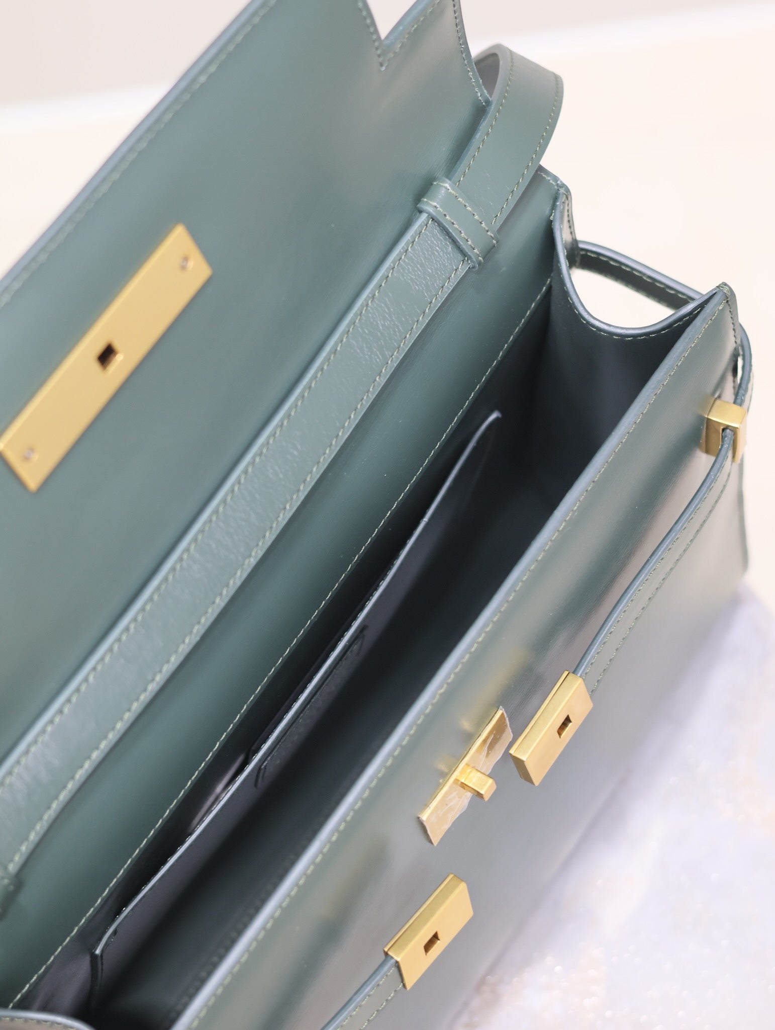 MANHATTAN MEDIUM 29 IN SACRAMENTO GREEN SMOOTH CALFSKIN GOLD BUCKLE mysite