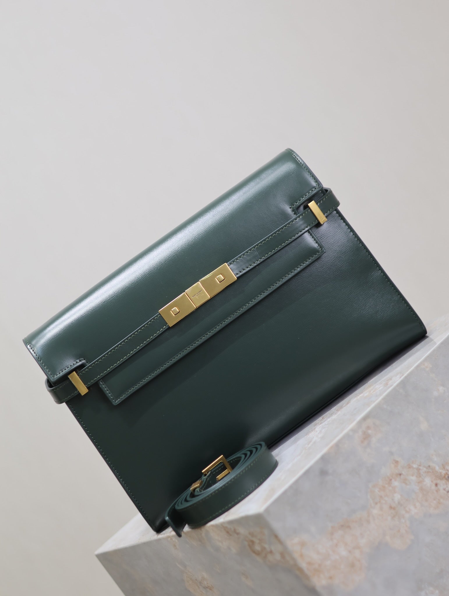 MANHATTAN MEDIUM 29 IN SACRAMENTO GREEN SMOOTH CALFSKIN GOLD BUCKLE mysite