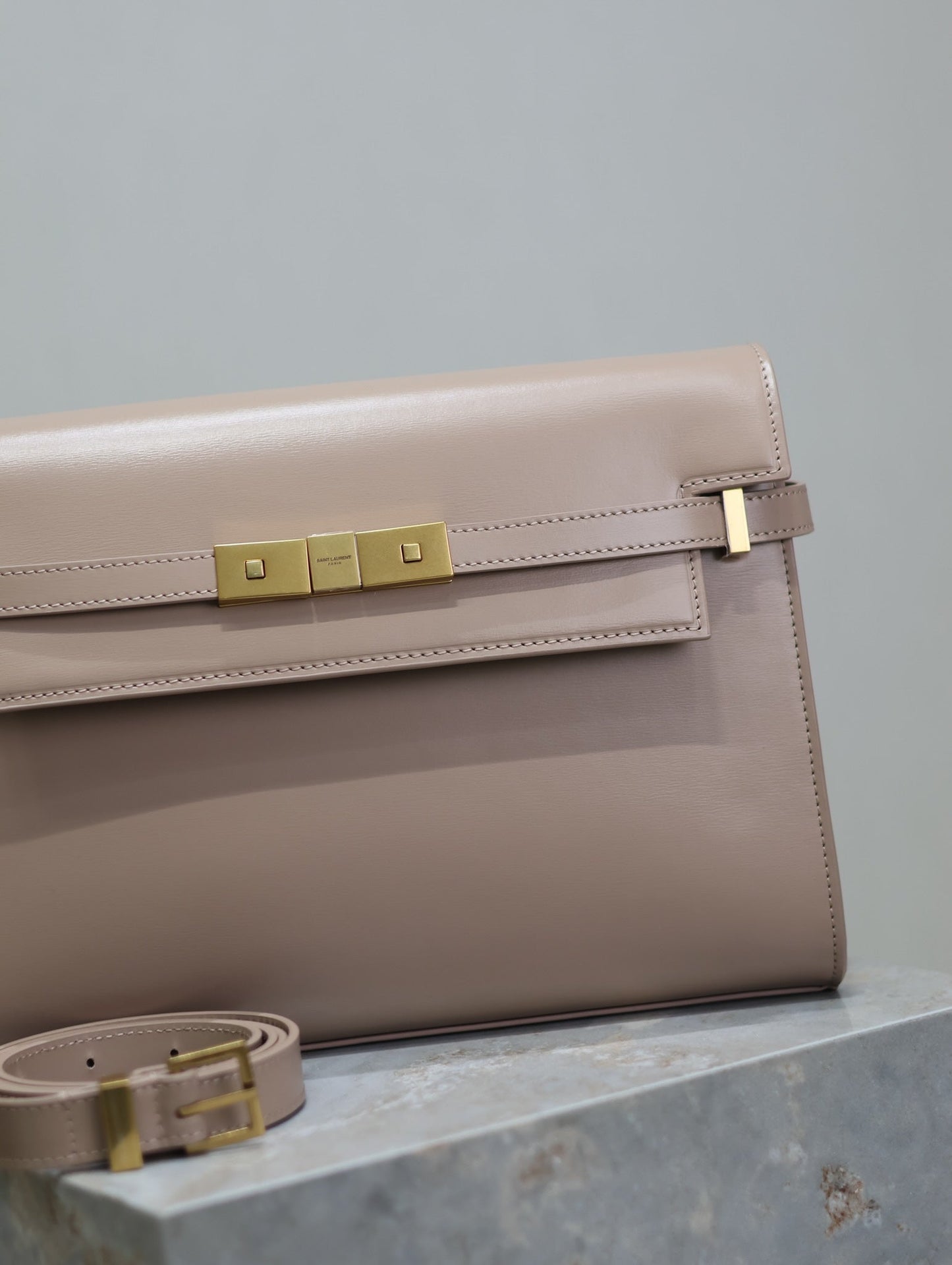 MANHATTAN MEDIUM 29 IN DARK BEIGE SMOOTH CALFSKIN GOLD BUCKLE mysite