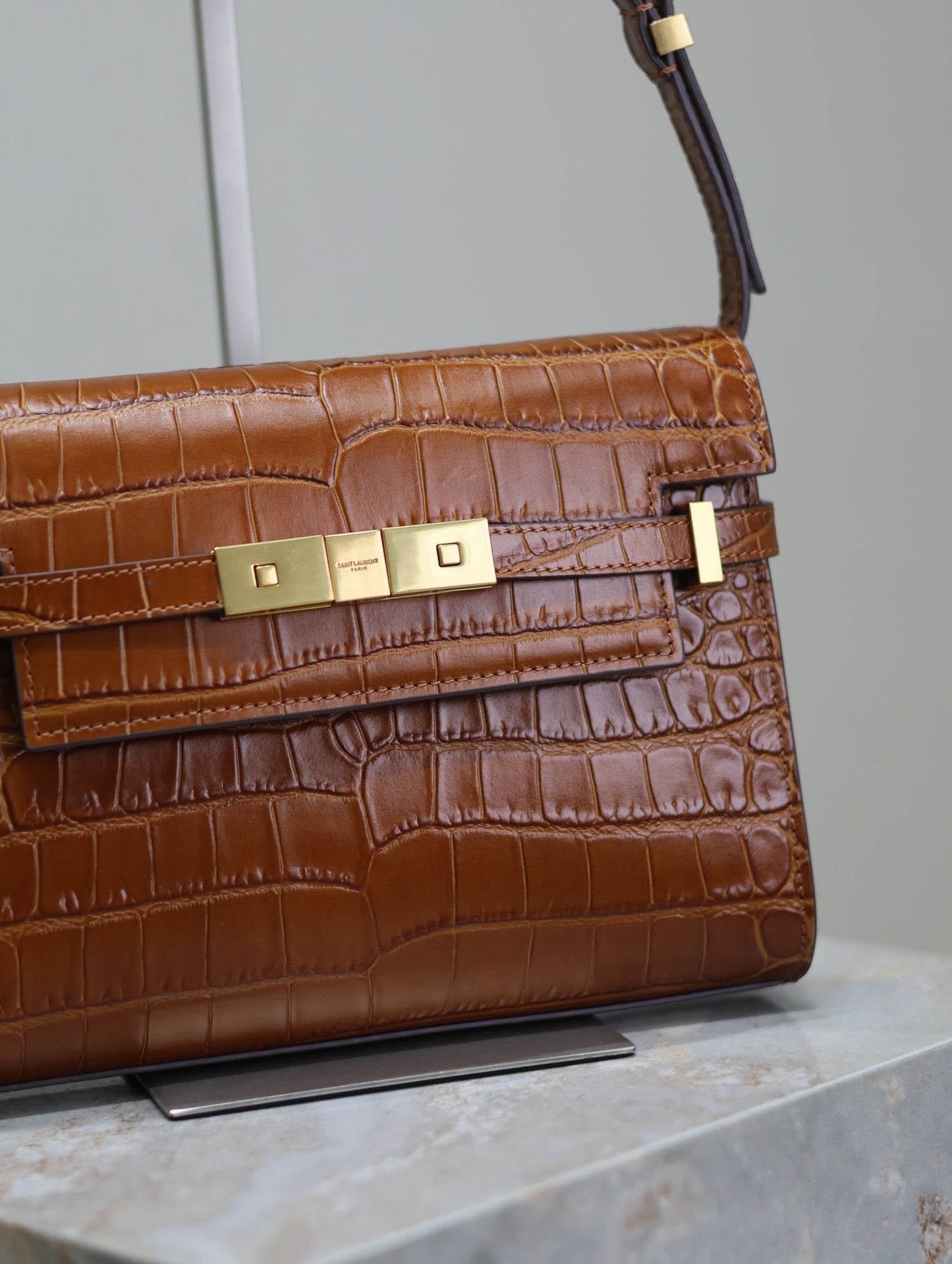 MANHATTAN SMALL 24 IN BROWN CROCODILE PATTERN CALFSKIN GOLD BUCKLE mysite