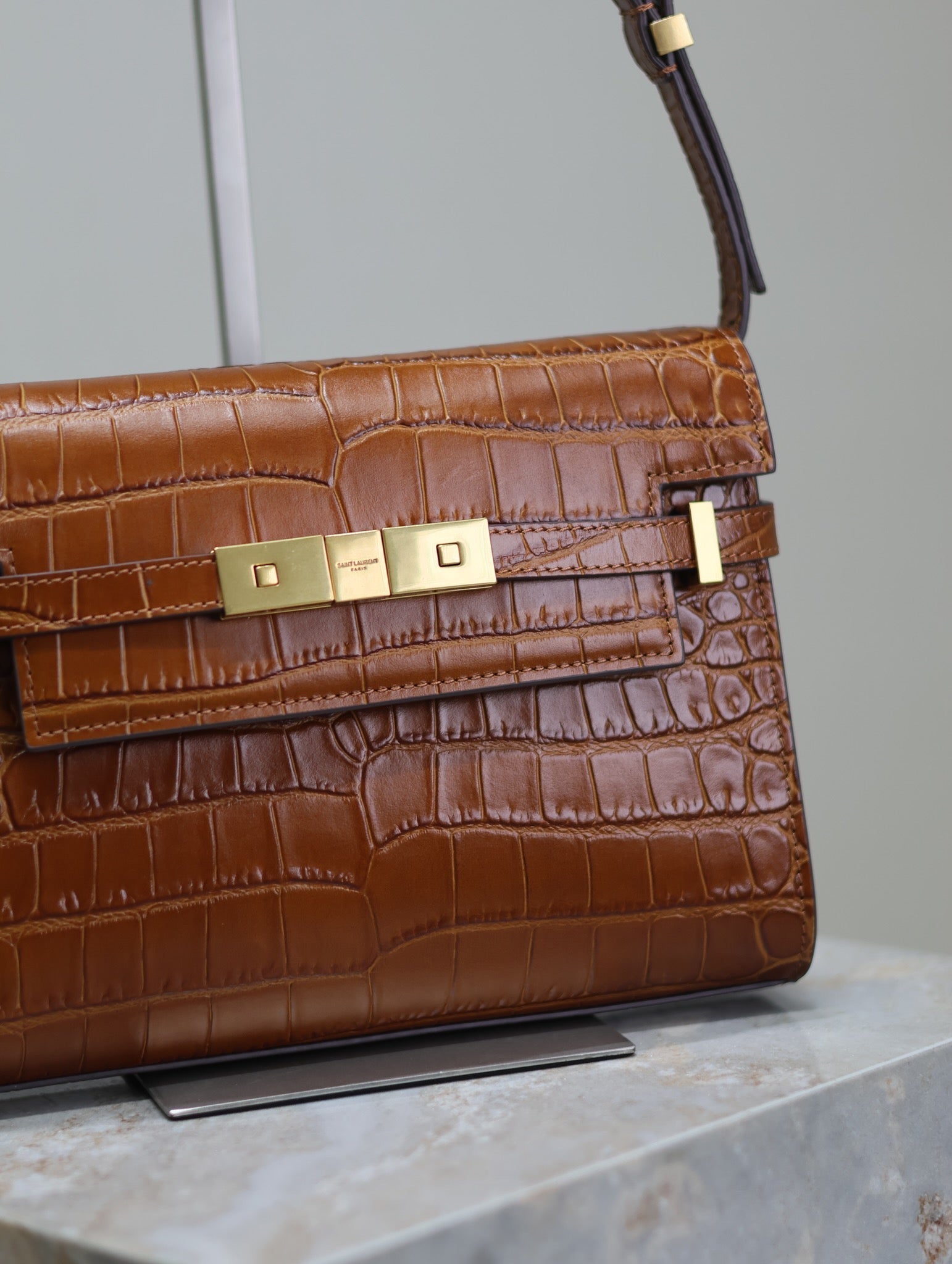 MANHATTAN SMALL 24 IN BROWN CROCODILE PATTERN CALFSKIN GOLD BUCKLE mysite