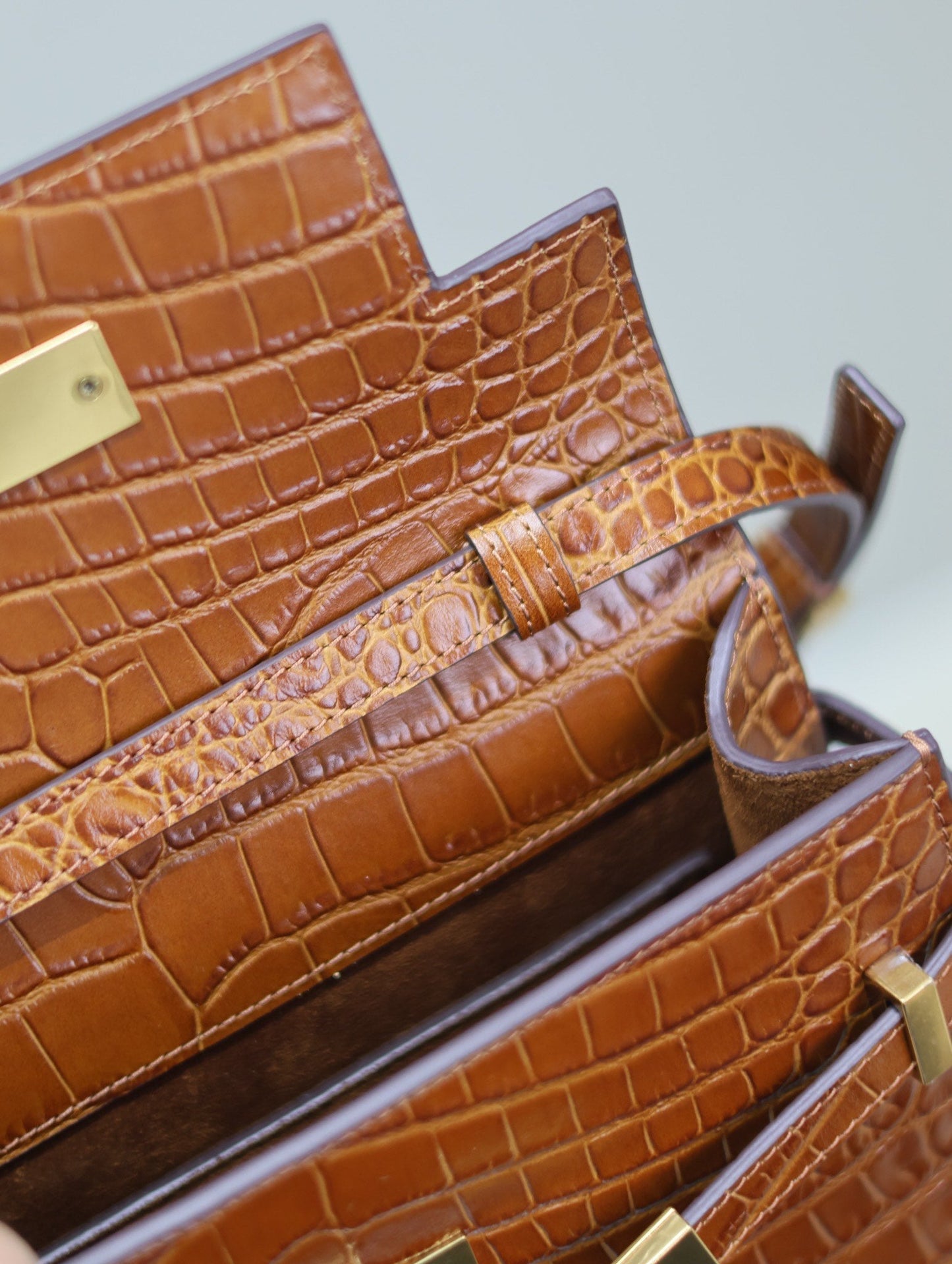 MANHATTAN SMALL 24 IN BROWN CROCODILE PATTERN CALFSKIN GOLD BUCKLE mysite