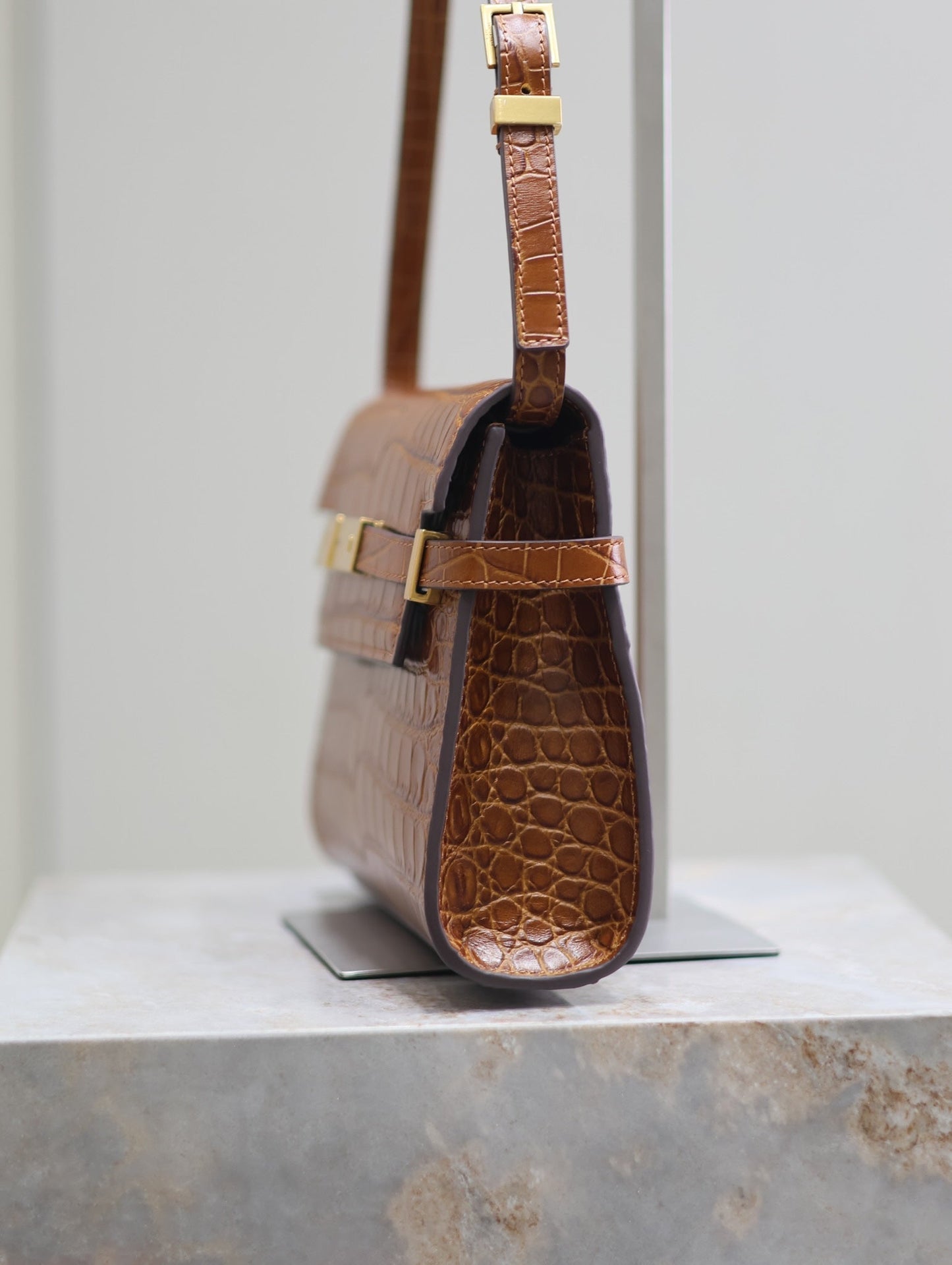 MANHATTAN SMALL 24 IN BROWN CROCODILE PATTERN CALFSKIN GOLD BUCKLE mysite