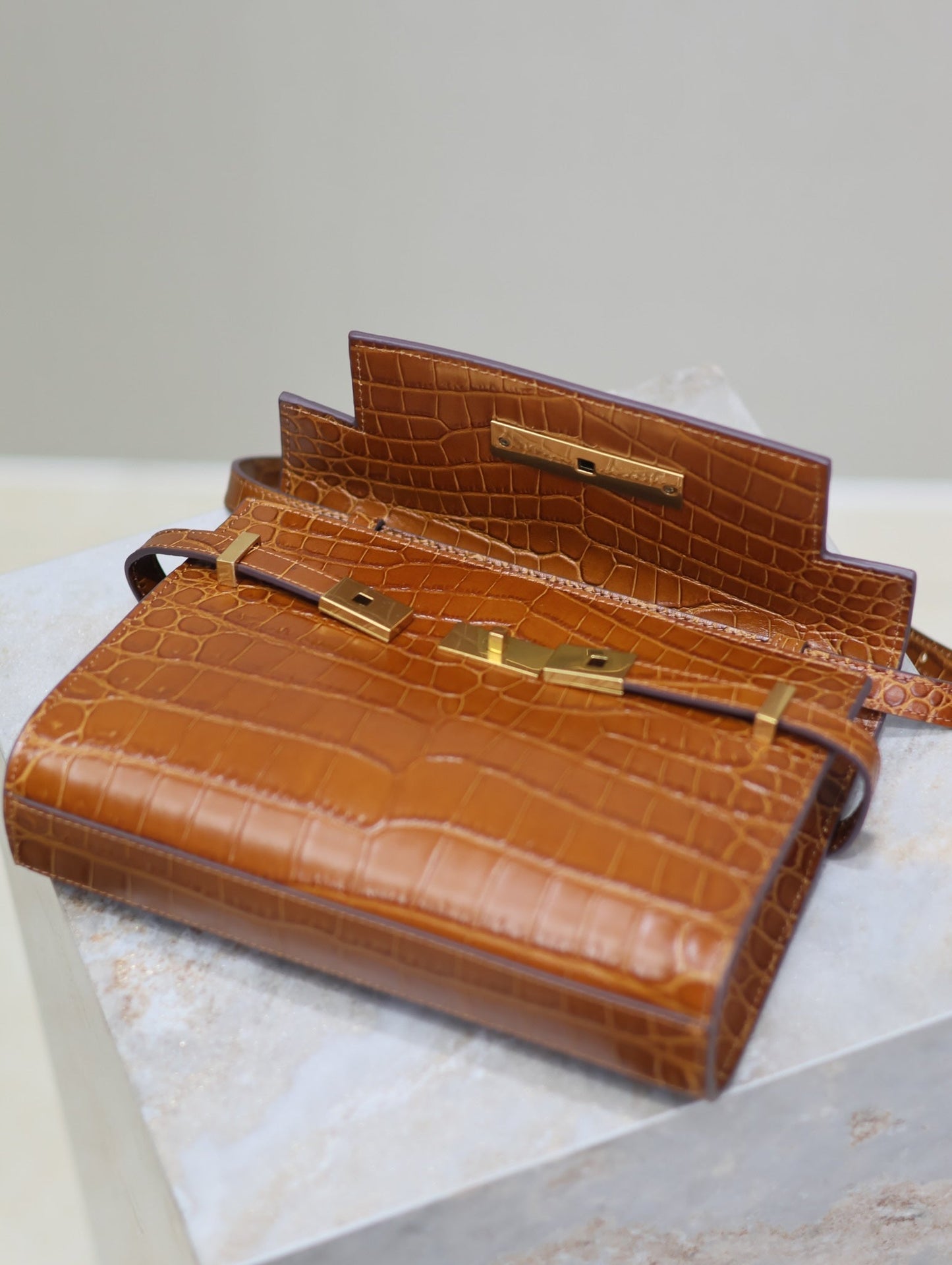 MANHATTAN SMALL 24 IN BROWN CROCODILE PATTERN CALFSKIN GOLD BUCKLE mysite