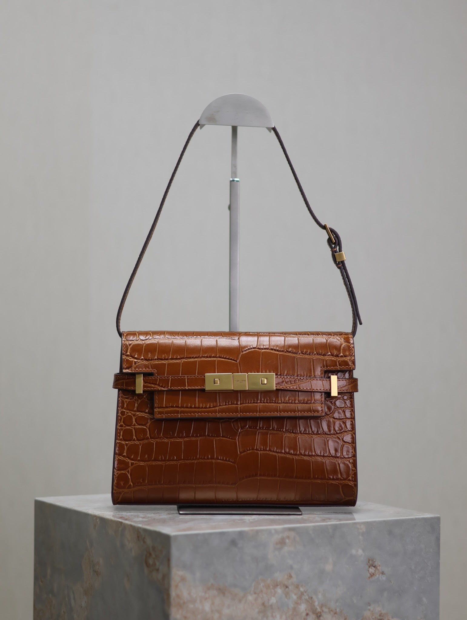 MANHATTAN SMALL 24 IN BROWN CROCODILE PATTERN CALFSKIN GOLD BUCKLE mysite