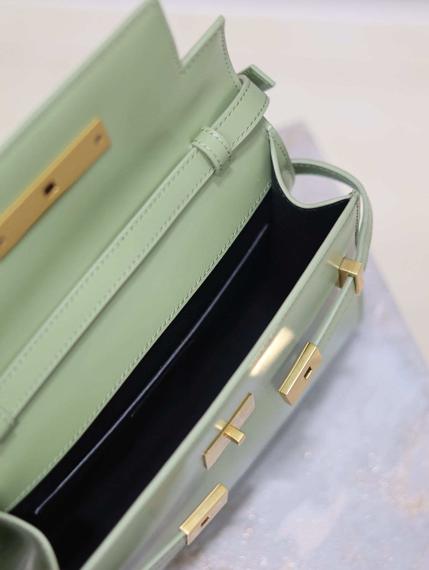 MANHATTAN SMALL 24 IN OLIVE GREEN SMOOTH LAMBSKIN GOLD HARDWARE mysite