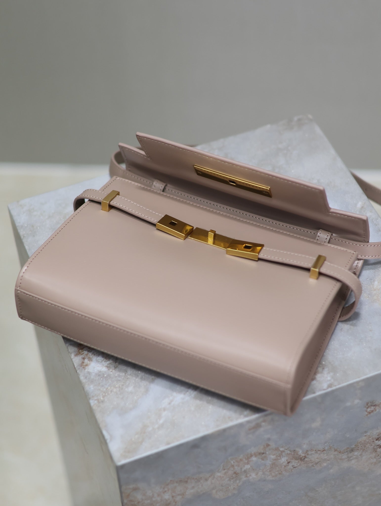 MANHATTAN SMALL 24 IN DARK BEIGE SMOOTH LAMBSKIN GOLD HARDWARE mysite