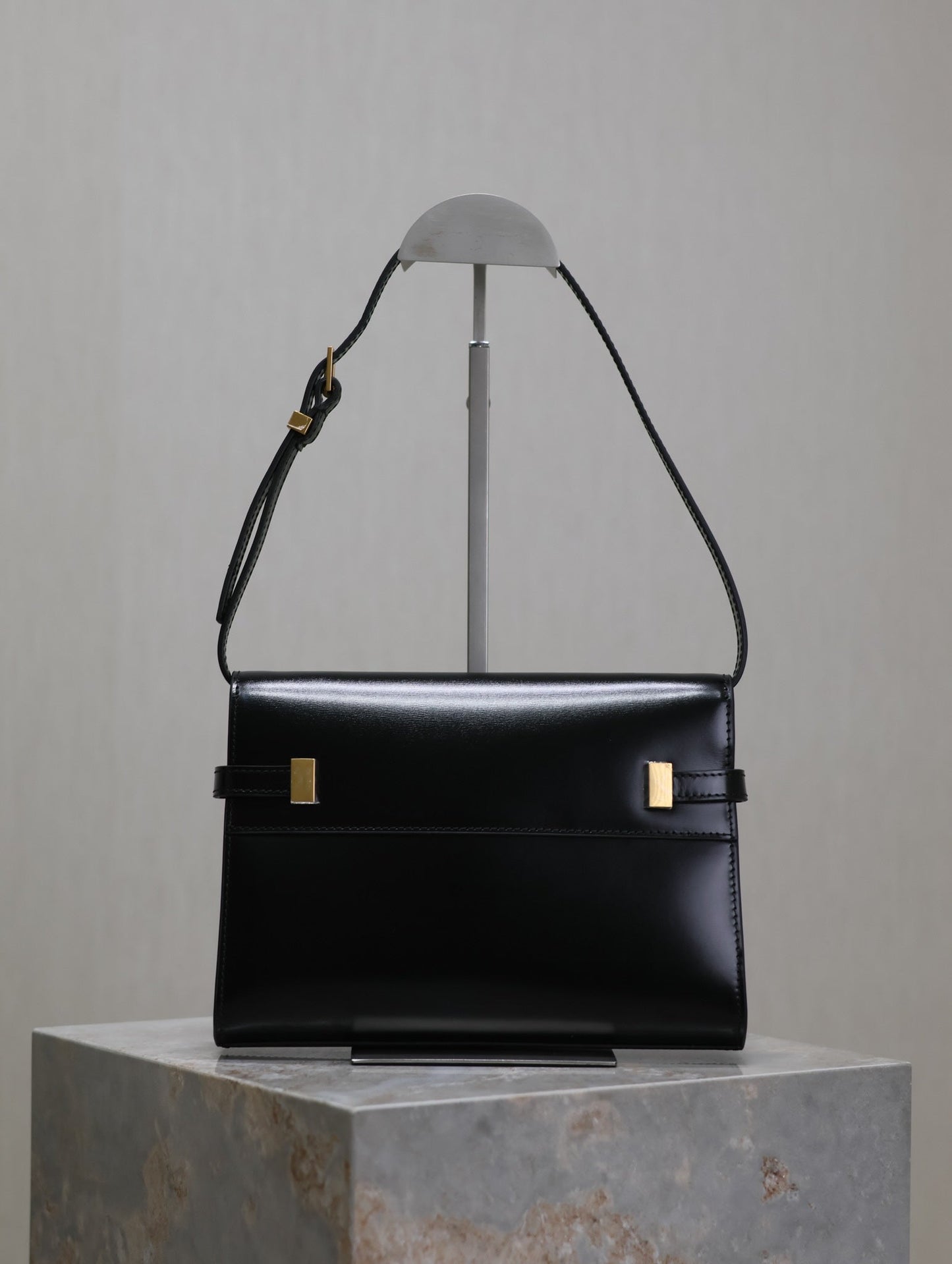 MANHATTAN SMALL 24 IN BLACK SMOOTH LAMBSKIN GOLD HARDWARE mysite