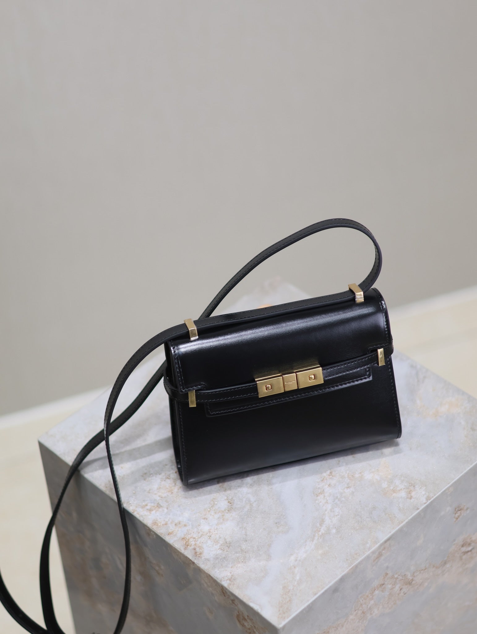 MANHATTAN MINI 19 IN BLACK SMOOTH LAMBSKIN GOLD BUCKLE mysite