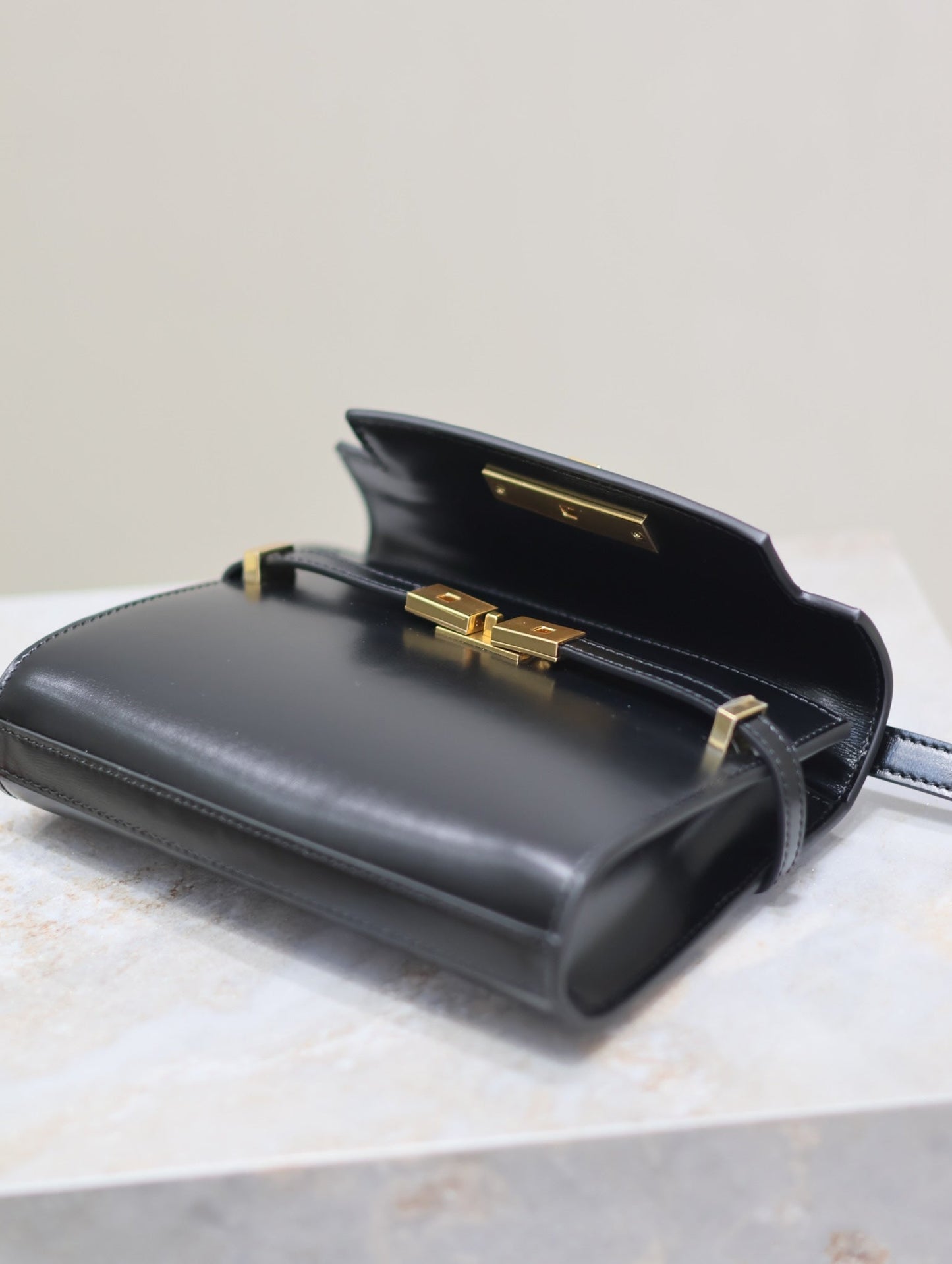 MANHATTAN MINI 19 IN BLACK SMOOTH LAMBSKIN GOLD BUCKLE mysite