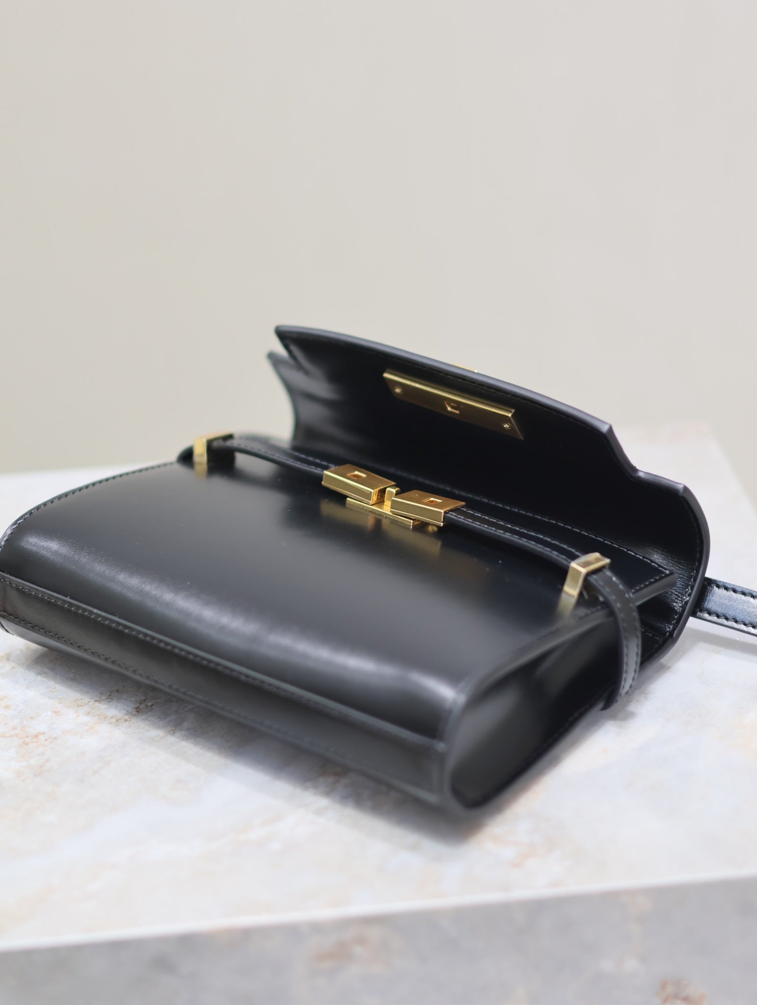 MANHATTAN MINI 19 IN BLACK SMOOTH LAMBSKIN GOLD BUCKLE mysite