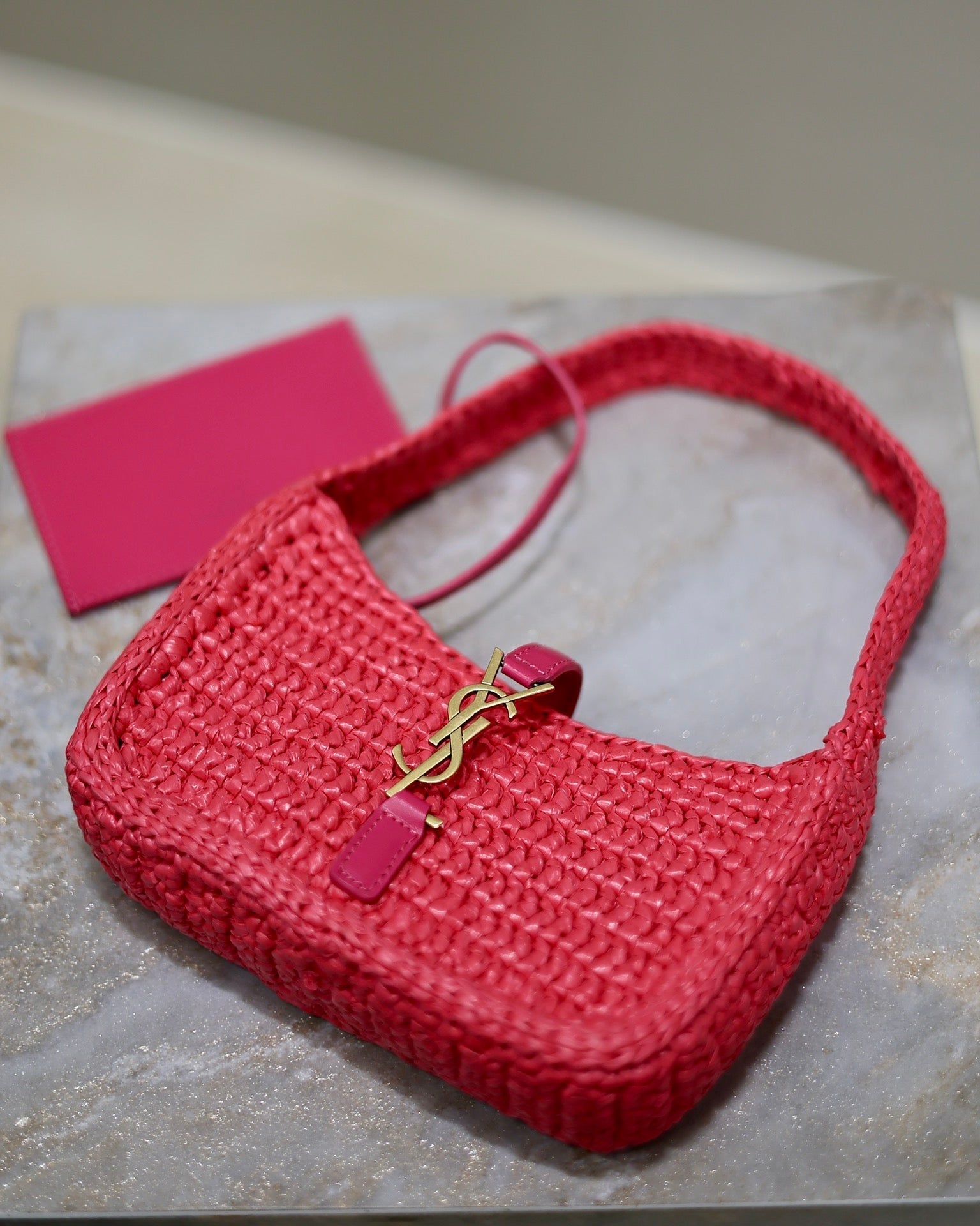 LE 5 À 7 BAG  19 IN MAGENTA PINK WOVEN RAFFIA mysite