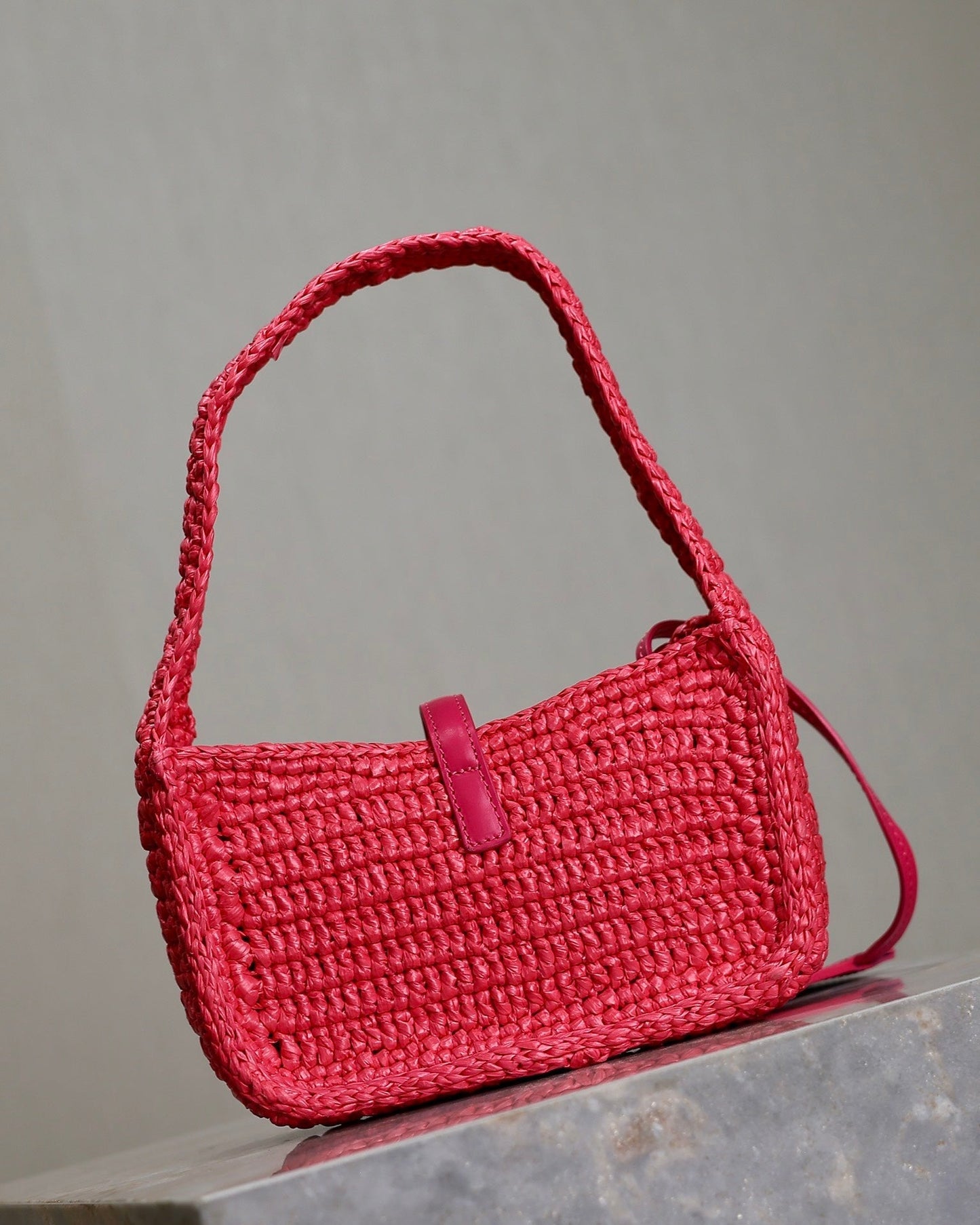 LE 5 À 7 BAG  19 IN MAGENTA PINK WOVEN RAFFIA mysite