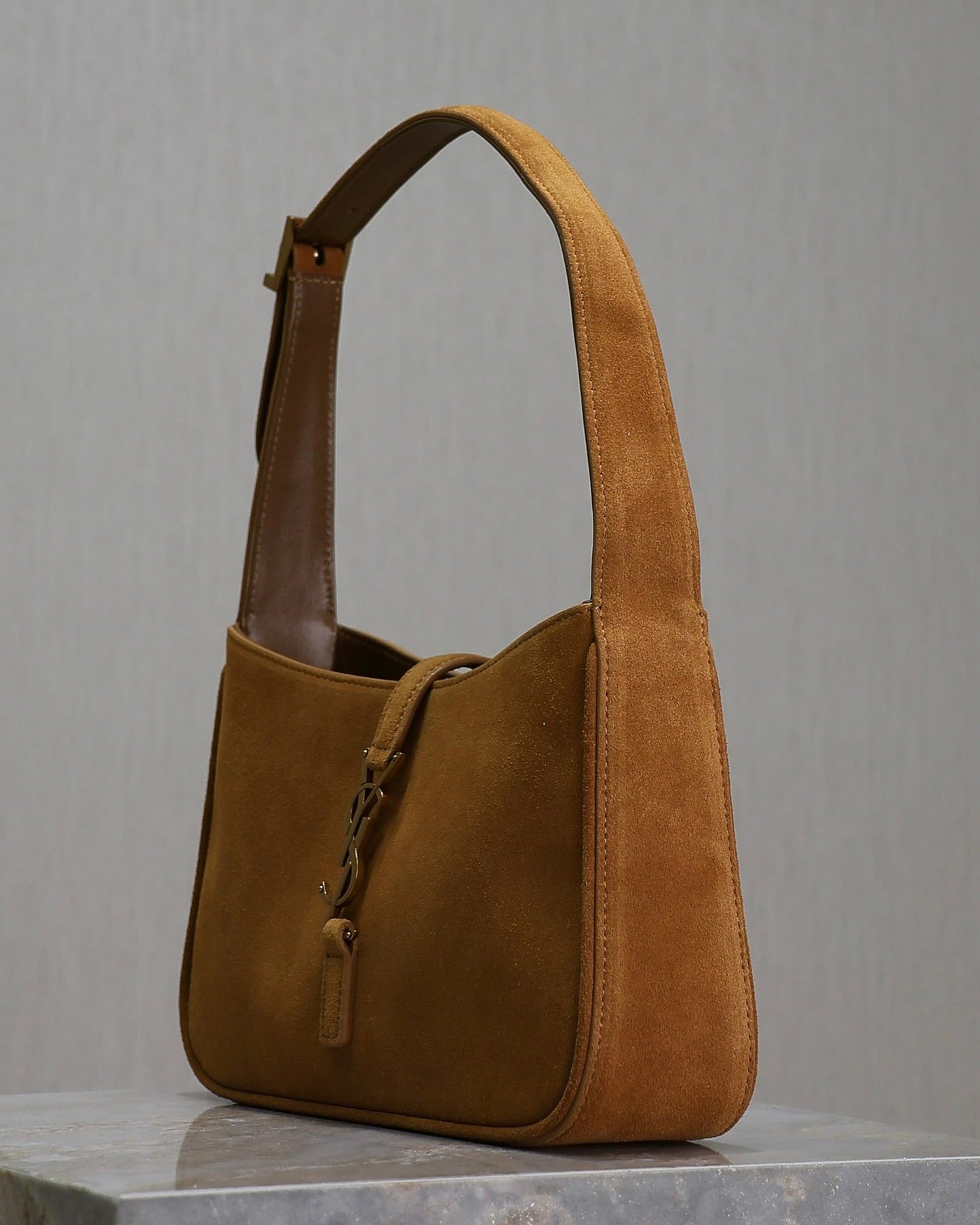 LE 5 À 7 BAG  25 IN BRONZE BROWN SUEDE COPPER LOGO mysite