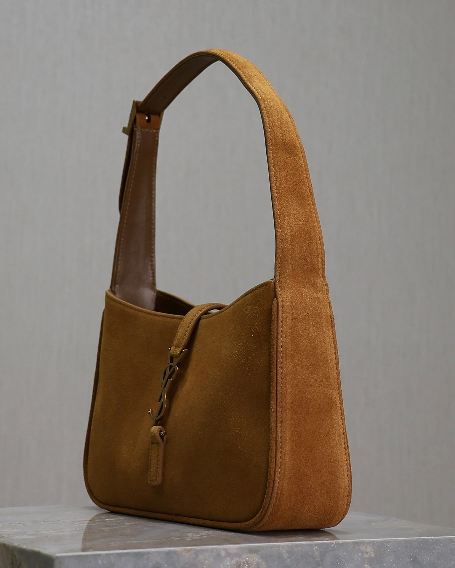 LE 5 À 7 BAG  25 IN BRONZE BROWN SUEDE COPPER LOGO mysite