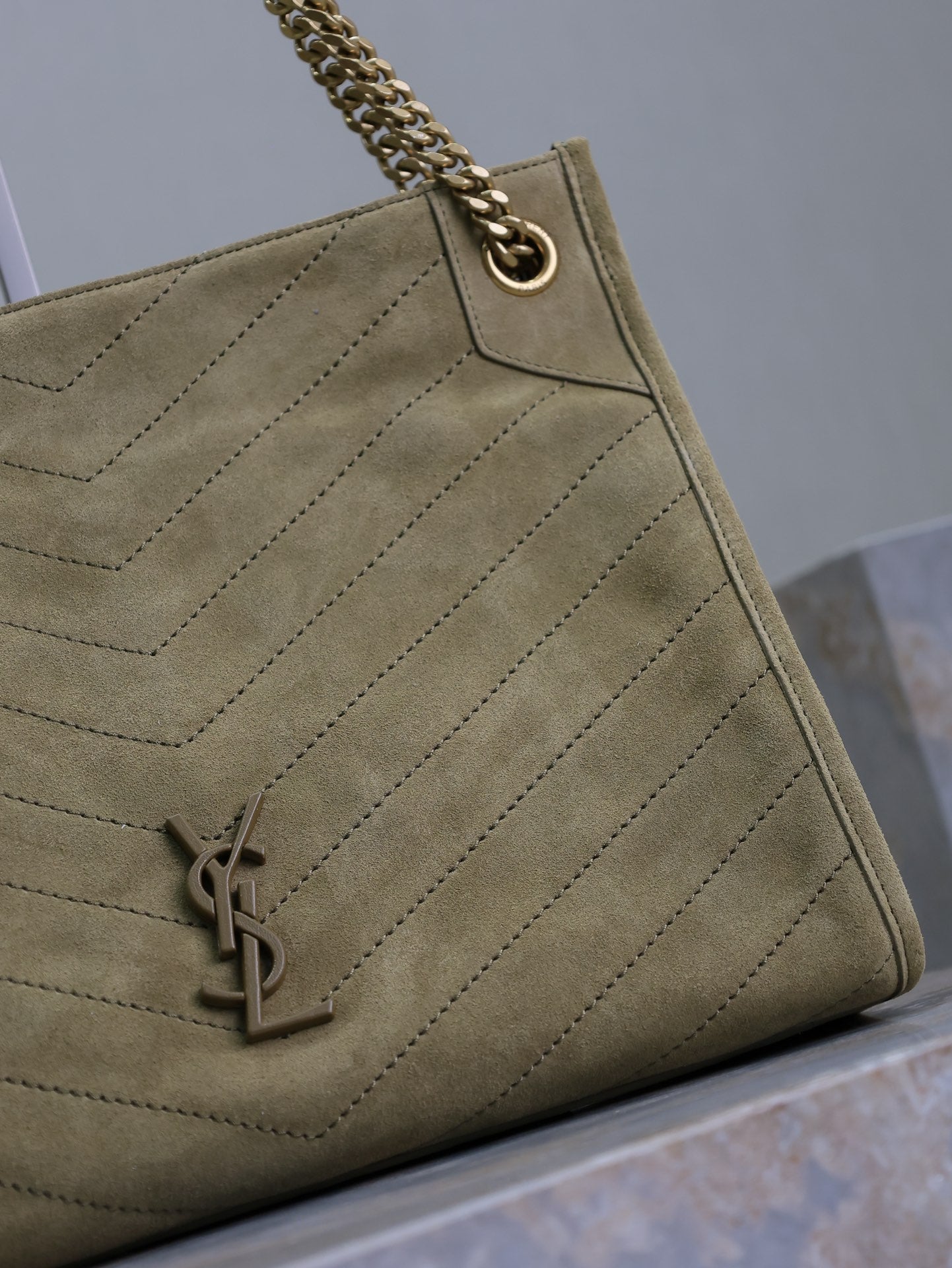 NIKI SHOPPING BAG 33 IN ECRU BEIGE SUEDE GOLD HARDWARE mysite