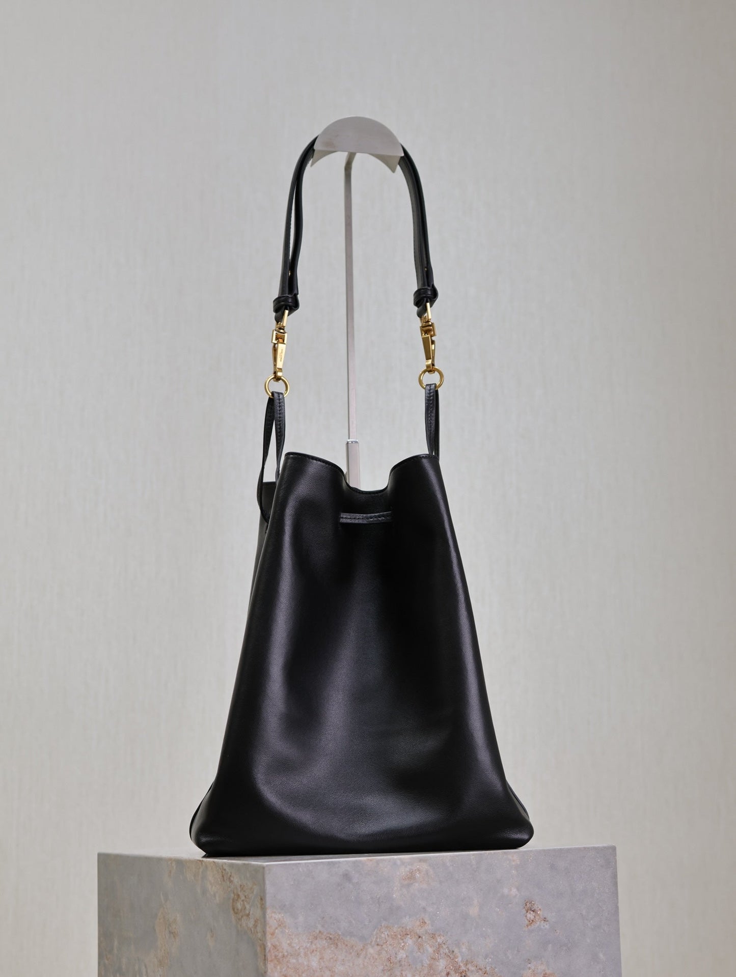 POCHON BUCKET BAG 30 IN BLACK LAMBSKIN GOLD HARDWARE mysite