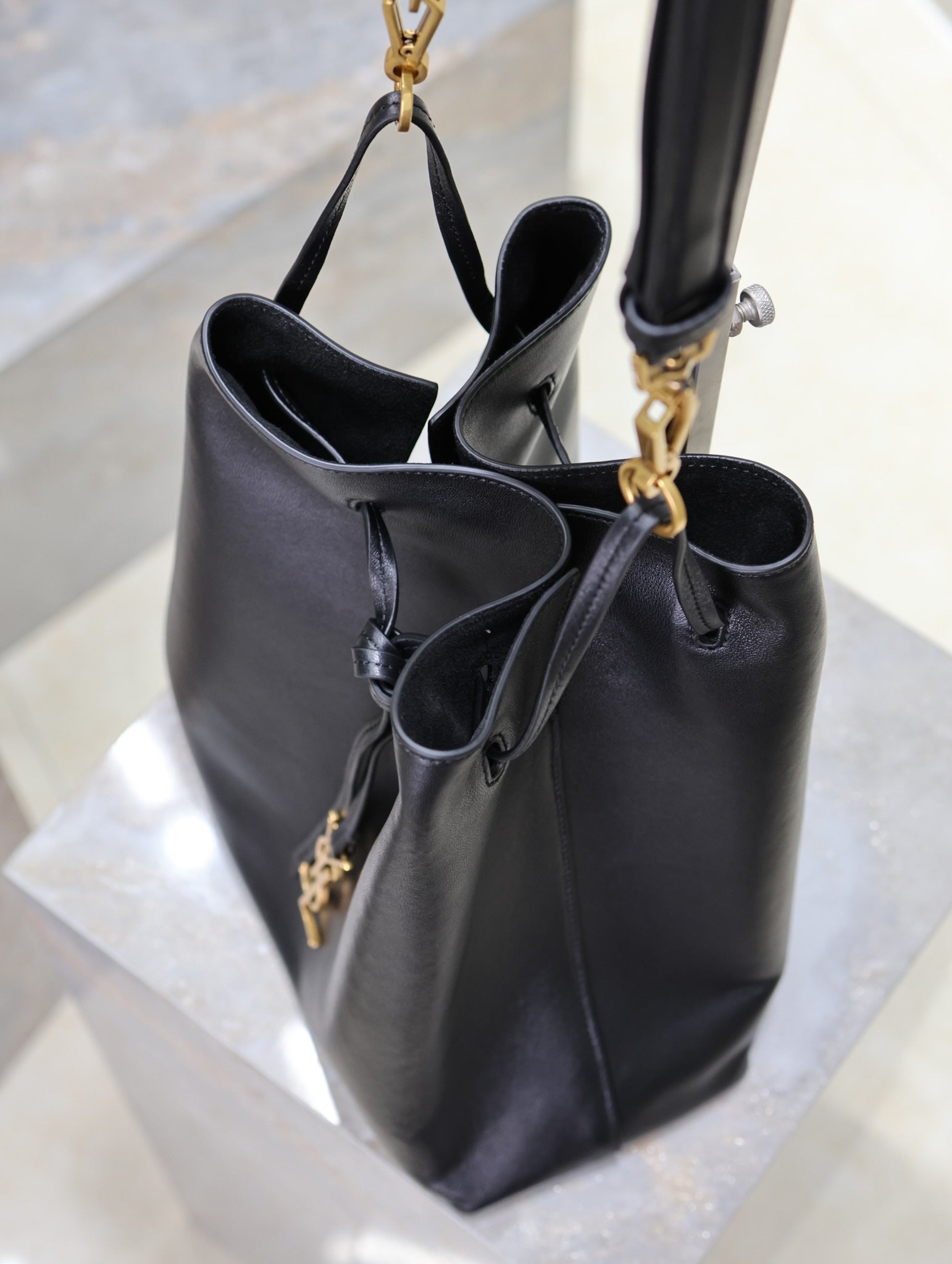 POCHON BUCKET BAG 30 IN BLACK LAMBSKIN GOLD HARDWARE mysite