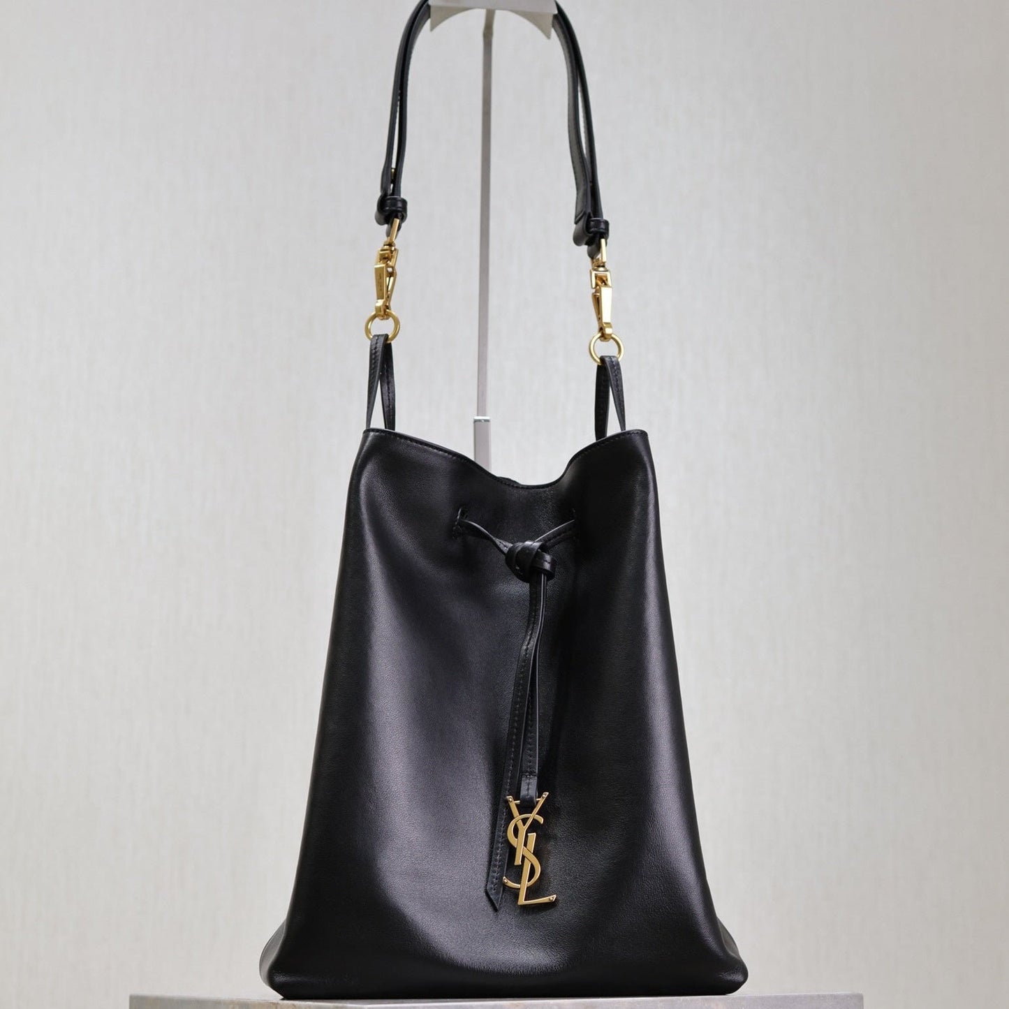 POCHON BUCKET BAG 30 IN BLACK LAMBSKIN GOLD HARDWARE mysite