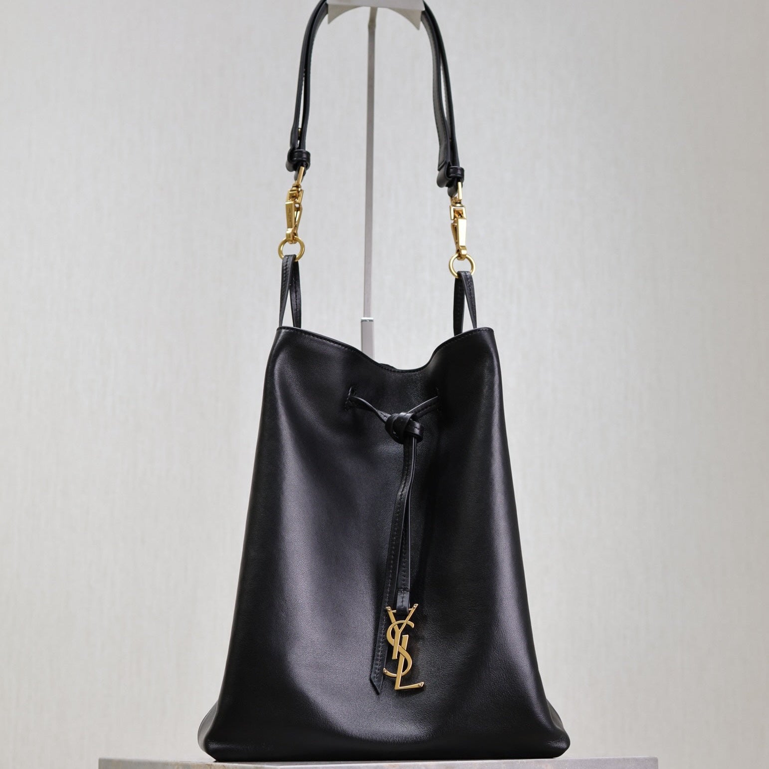 POCHON BUCKET BAG 30 IN BLACK LAMBSKIN GOLD HARDWARE mysite