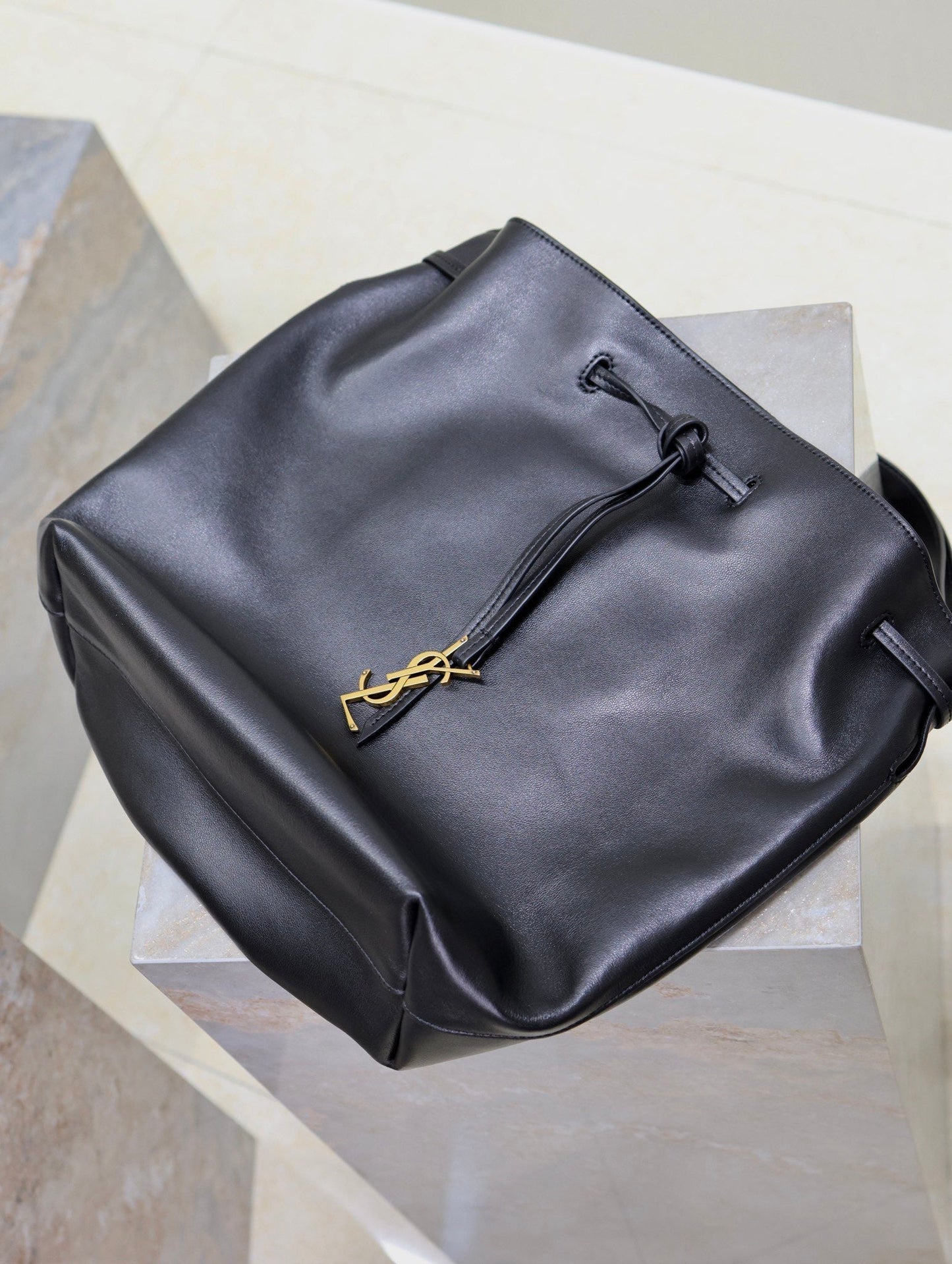 POCHON BUCKET BAG 30 IN BLACK LAMBSKIN GOLD HARDWARE mysite