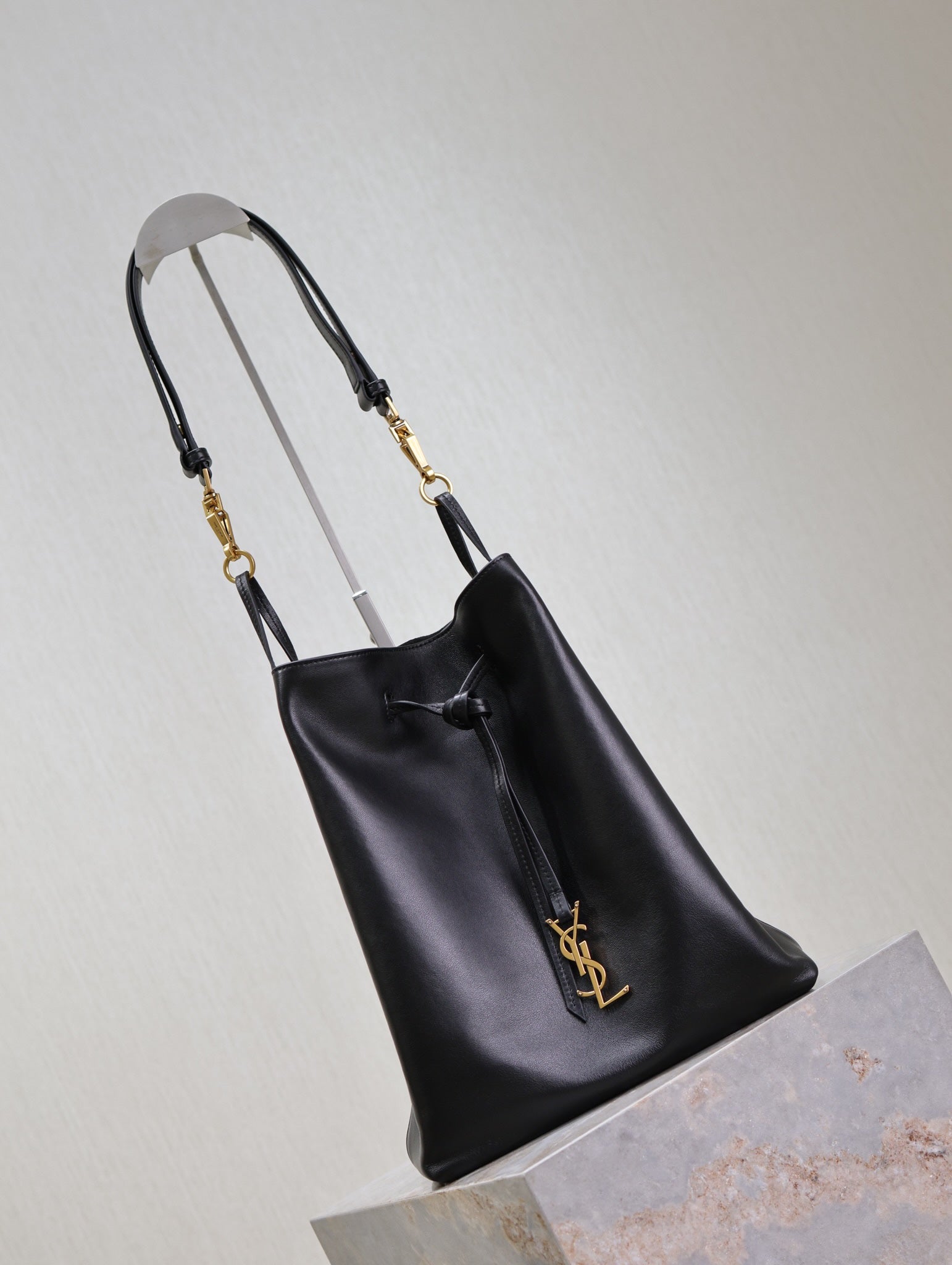 POCHON BUCKET BAG 30 IN BLACK LAMBSKIN GOLD HARDWARE mysite