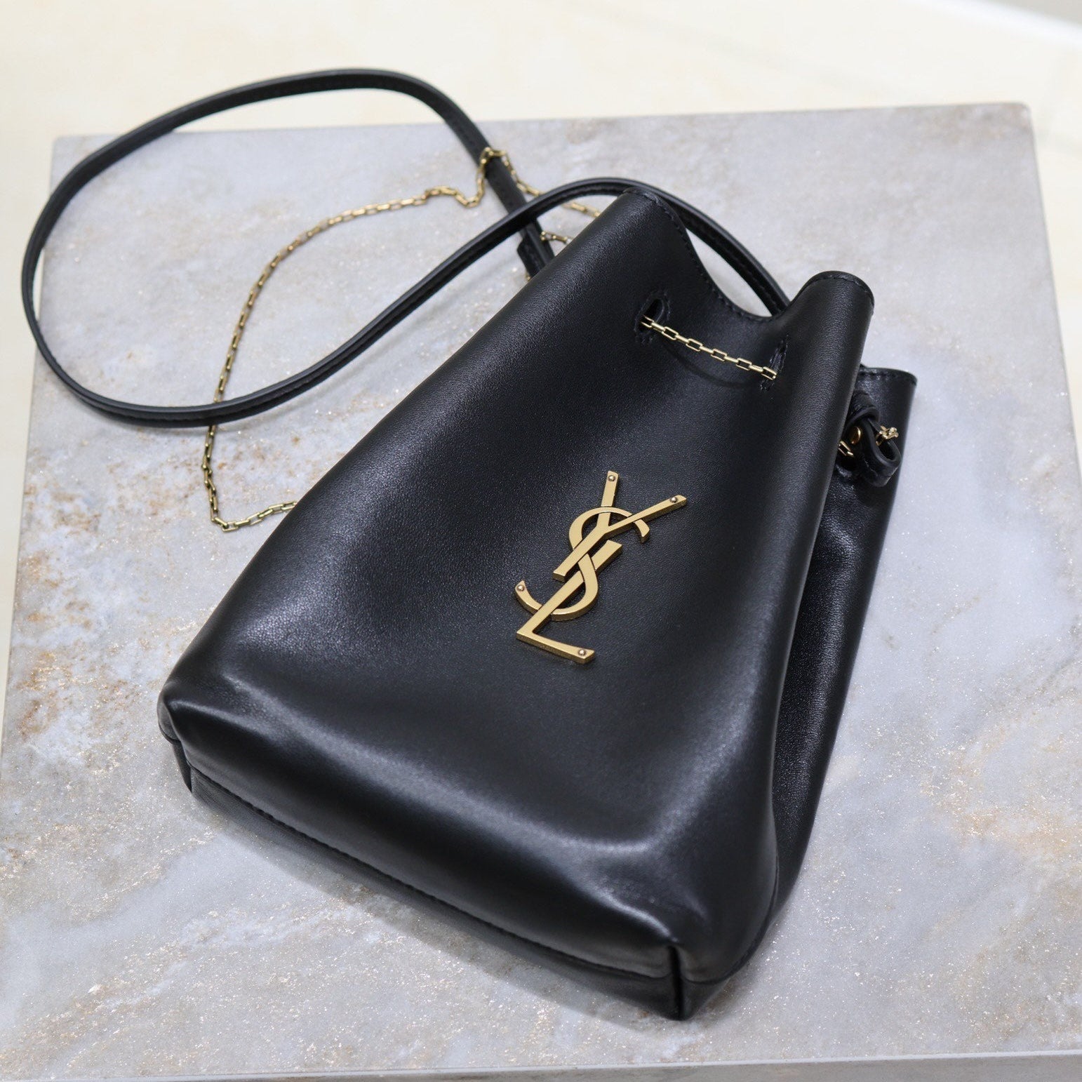 POCHON BUCKET BAG 20 IN BLACK LAMBSKIN GOLD HARDWARE mysite