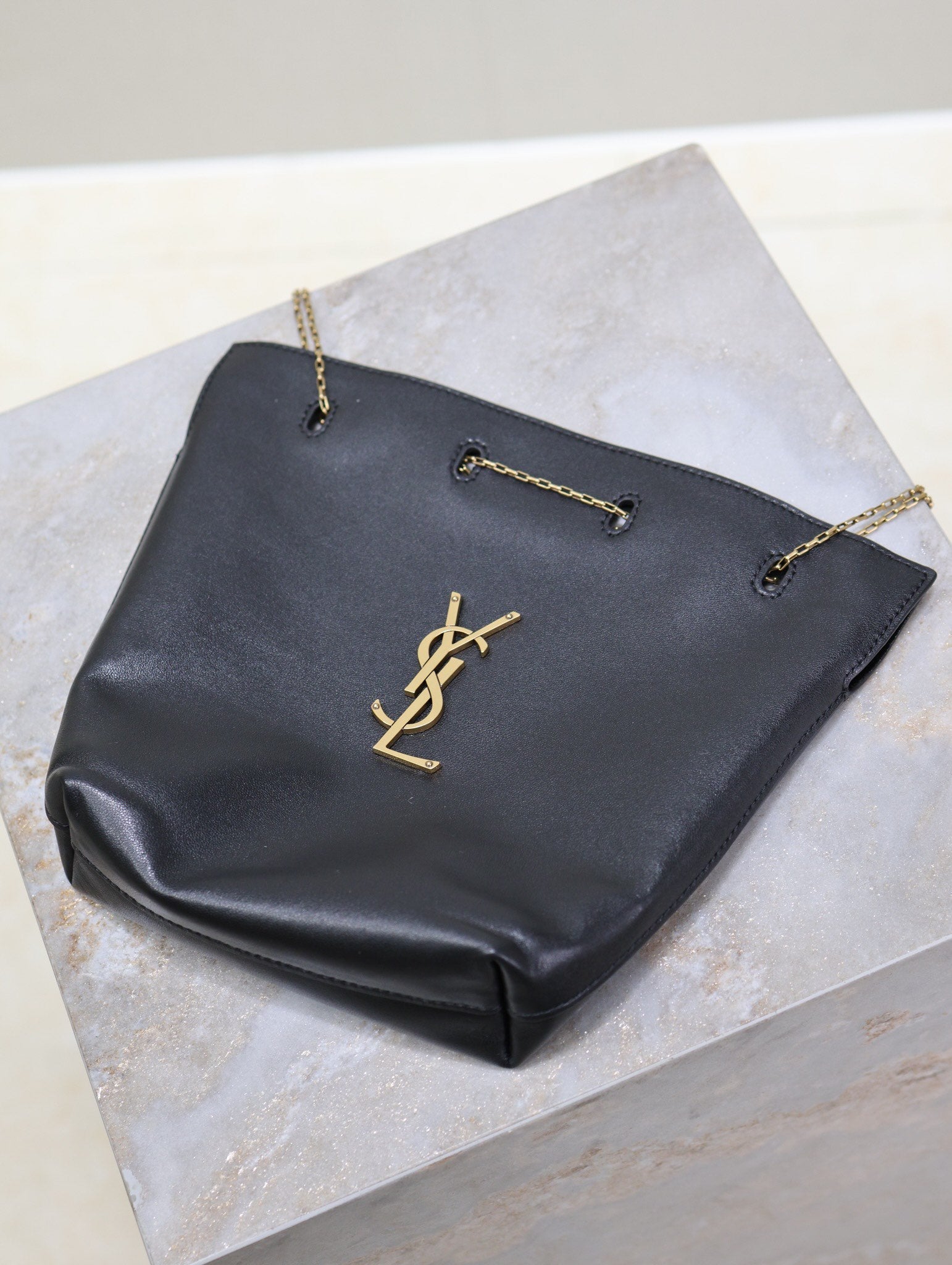 POCHON BUCKET BAG 20 IN BLACK LAMBSKIN GOLD HARDWARE mysite