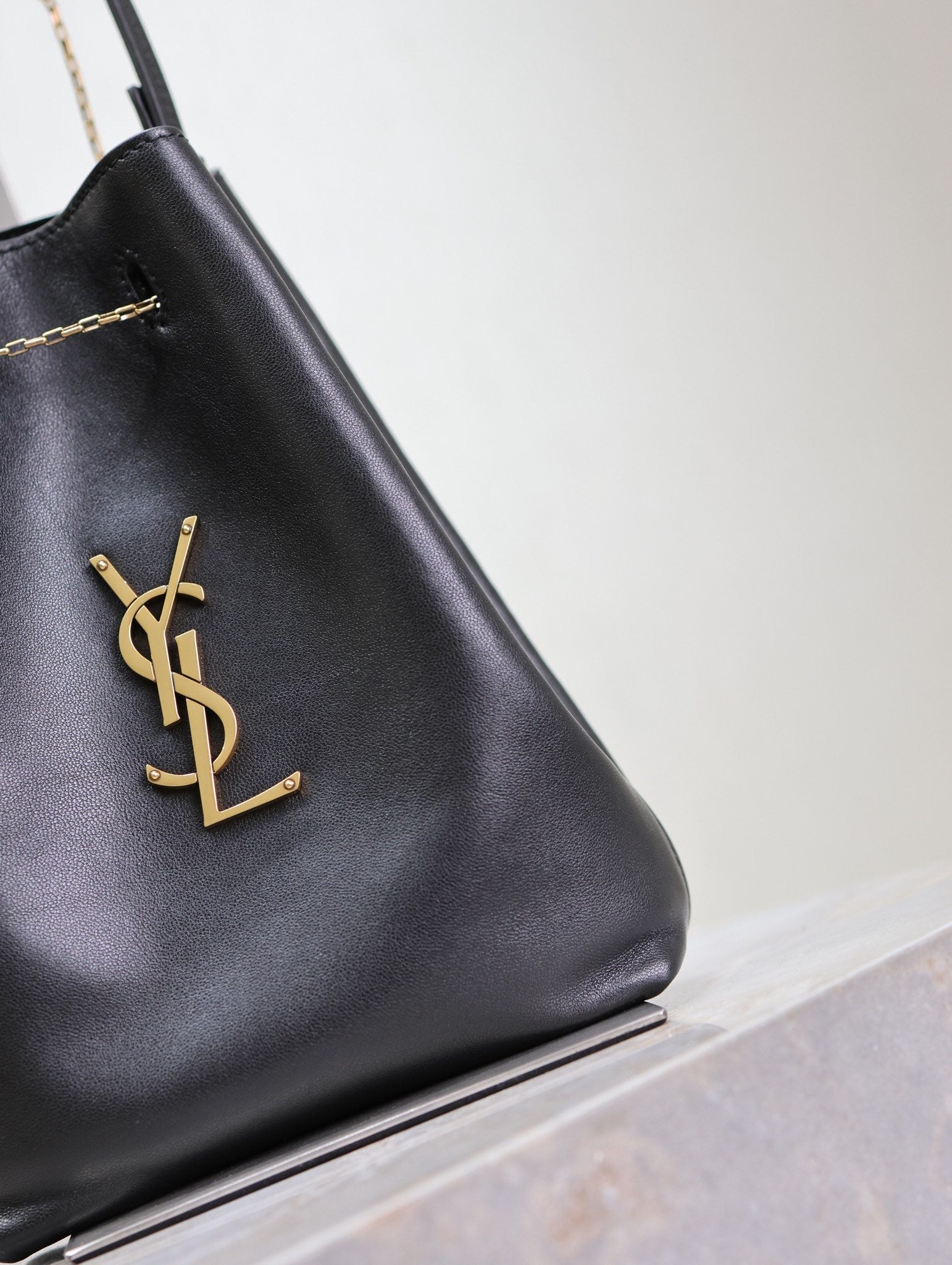 POCHON BUCKET BAG 20 IN BLACK LAMBSKIN GOLD HARDWARE mysite