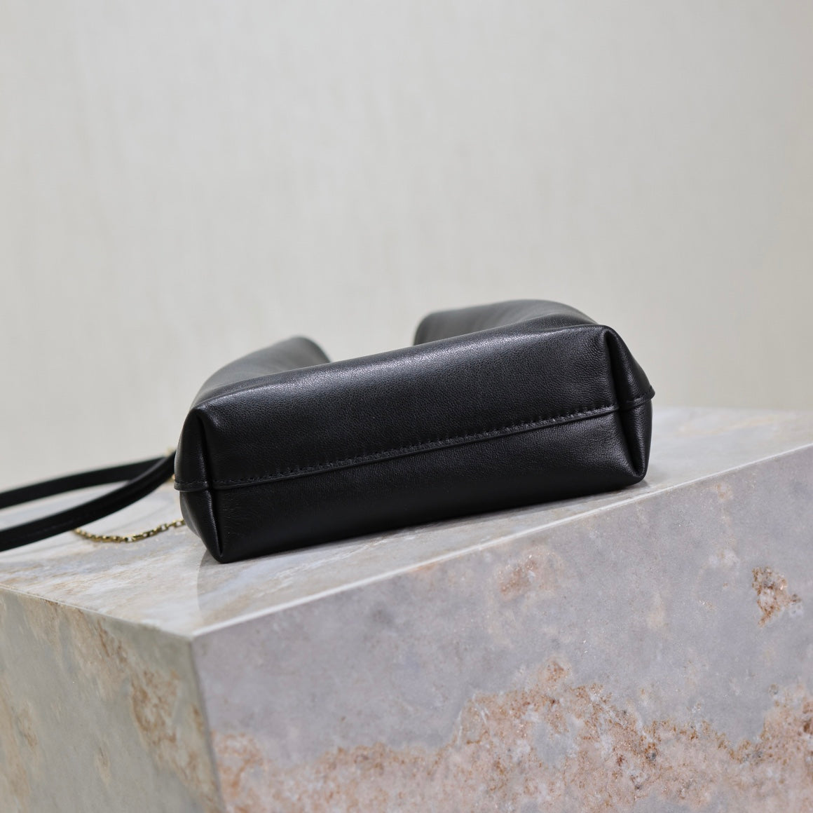 POCHON BUCKET BAG 20 IN BLACK LAMBSKIN GOLD HARDWARE mysite