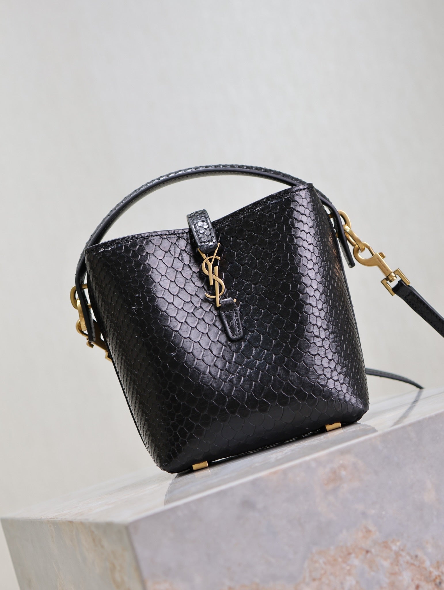 LE 37 MINI BAG 15 IN BLACK SNAKE PATTERN CALFSKIN mysite