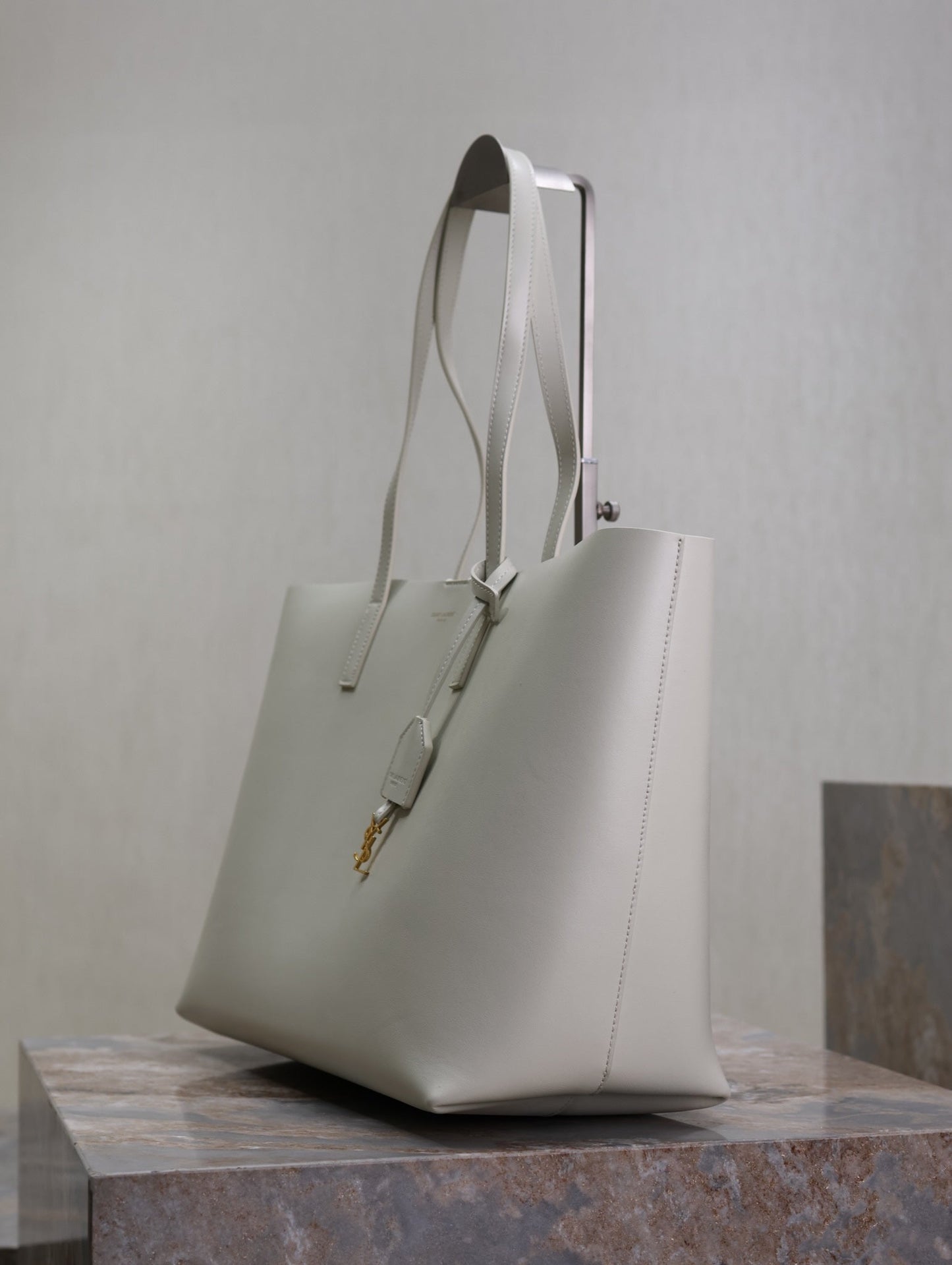 SHOPPING TOTE BAG 38 IN WHITE CALFSKIN mysite